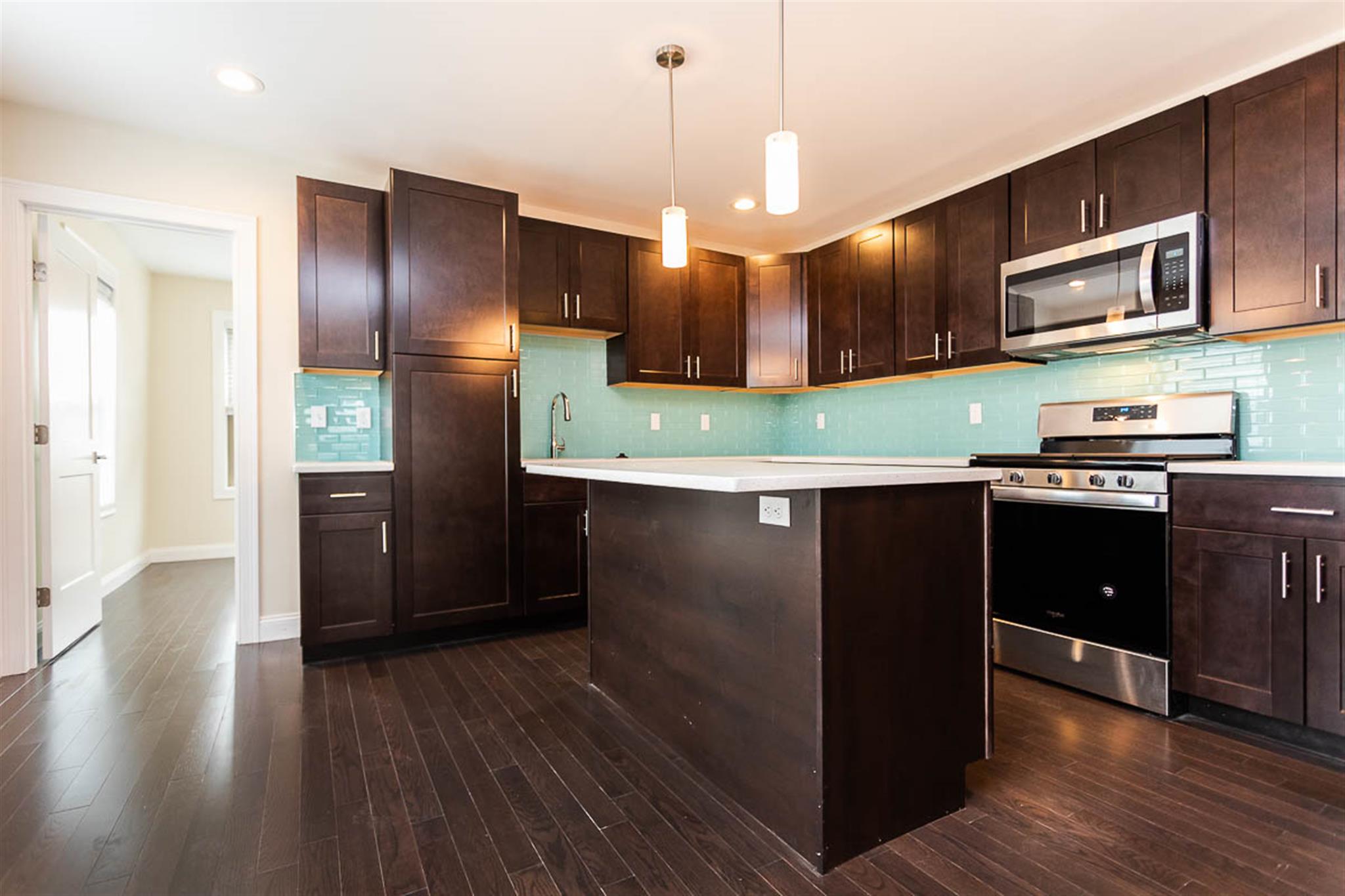 476 Fulton St, Medford