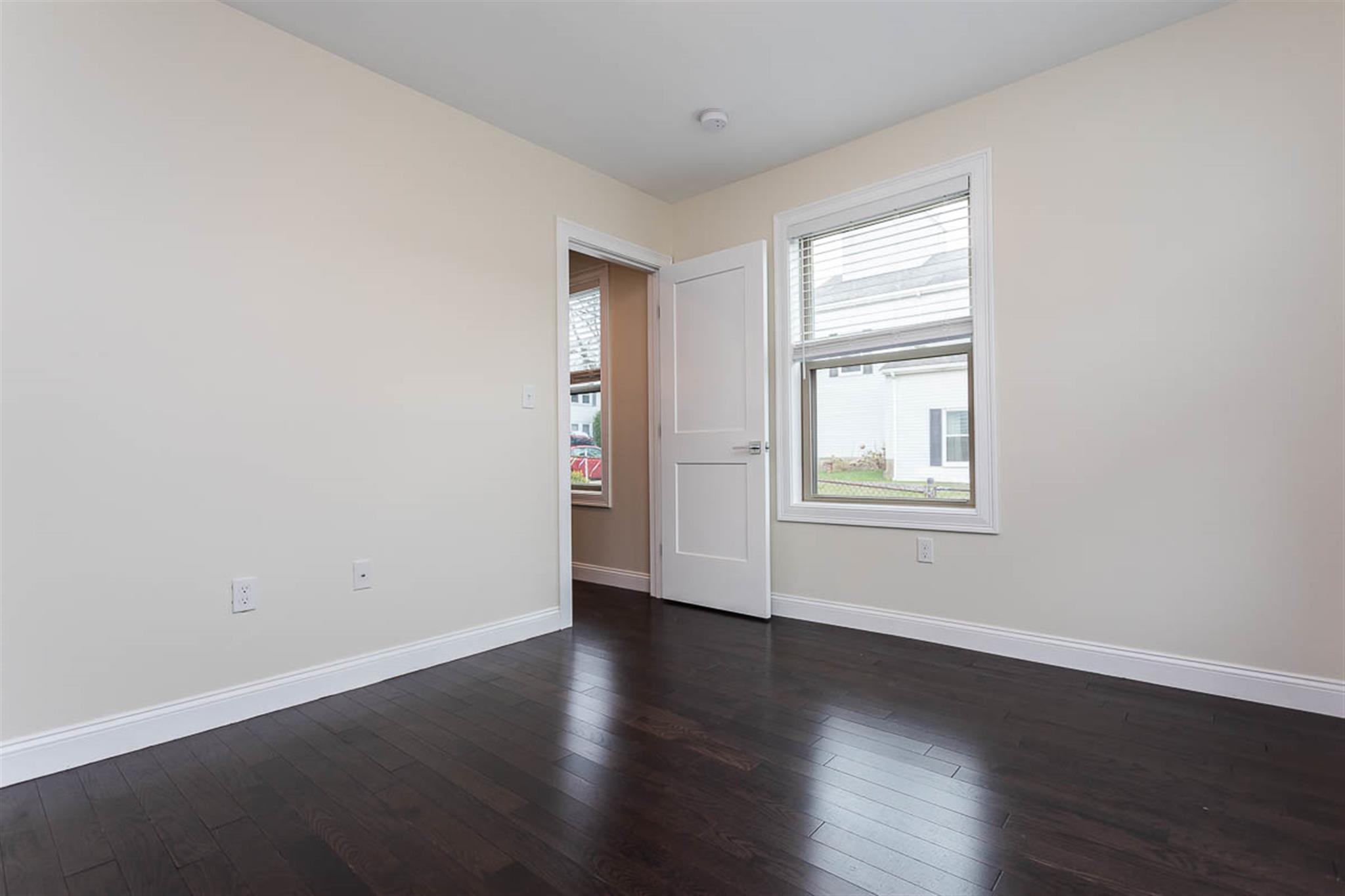 476 Fulton St, Medford