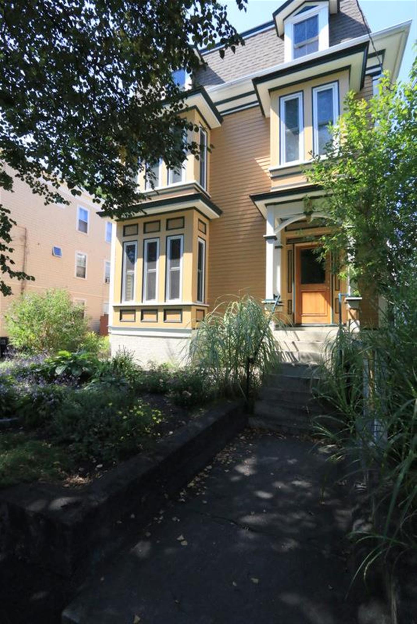 9 Claremon St, Davis Square