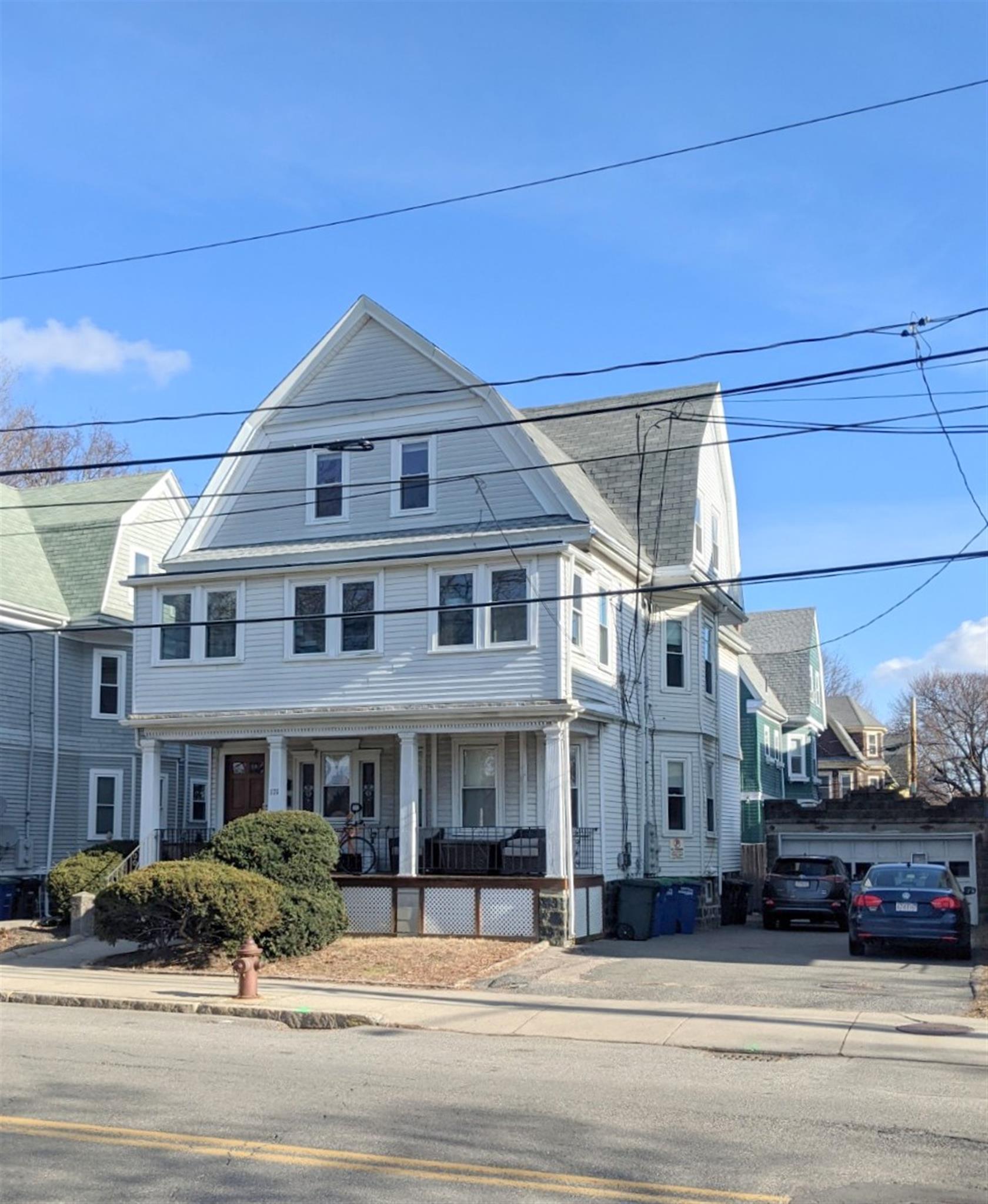 171 College Ave, Tufts