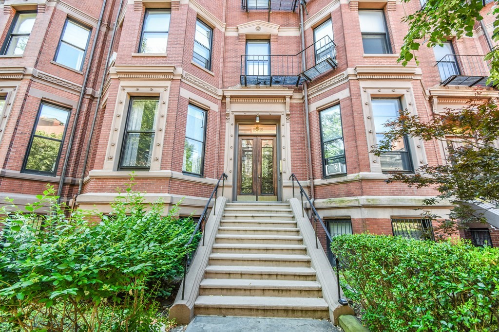 275 Beacon St, Back Bay