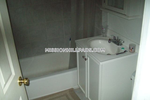 59 Hillside St, Mission Hill