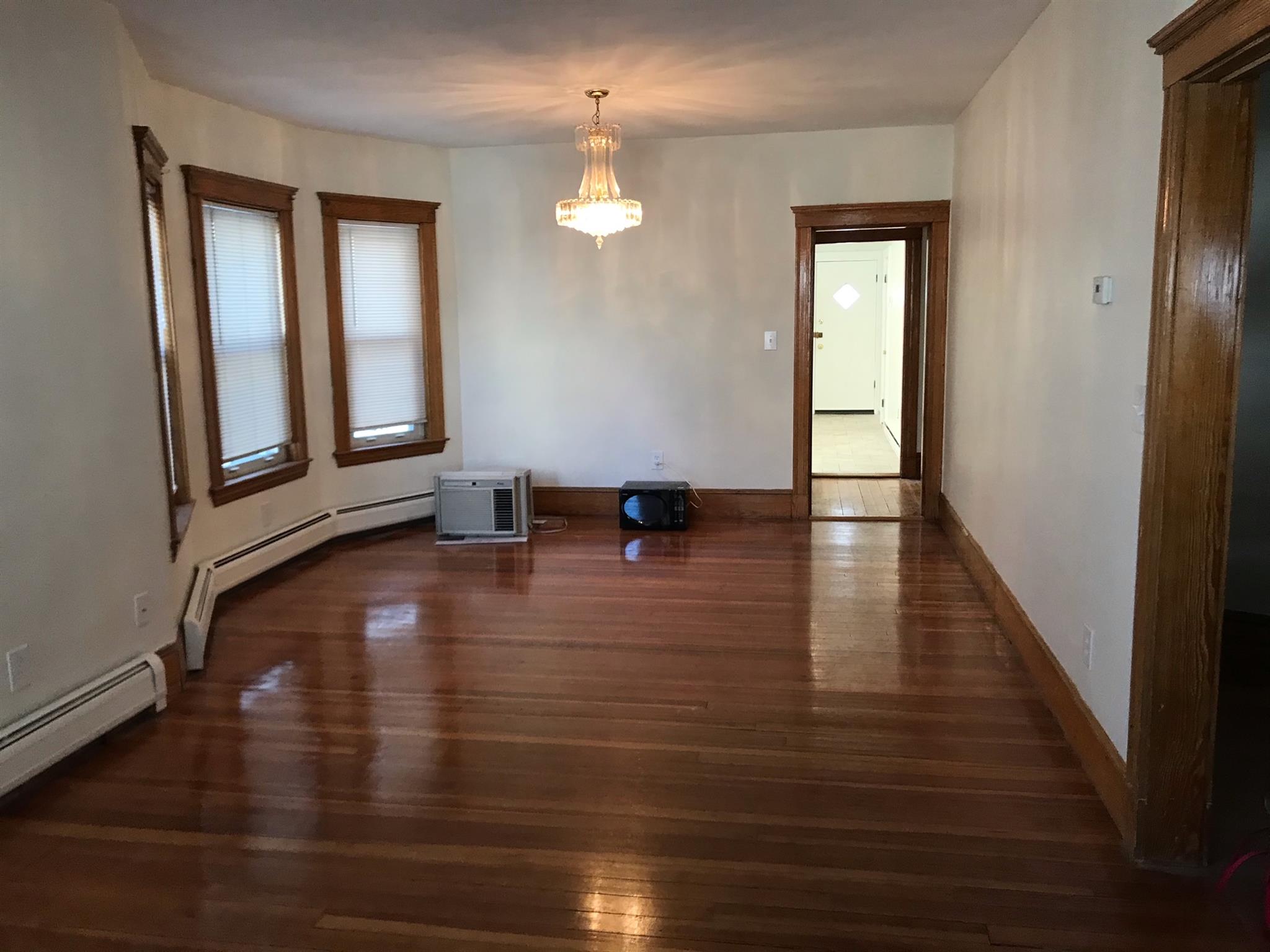 6 Bradford Ave, Medford