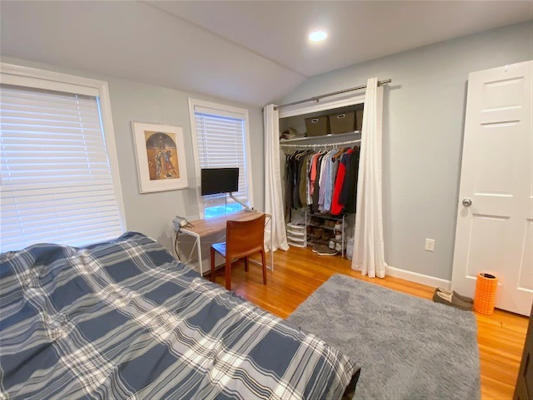 521 Main St, Medford