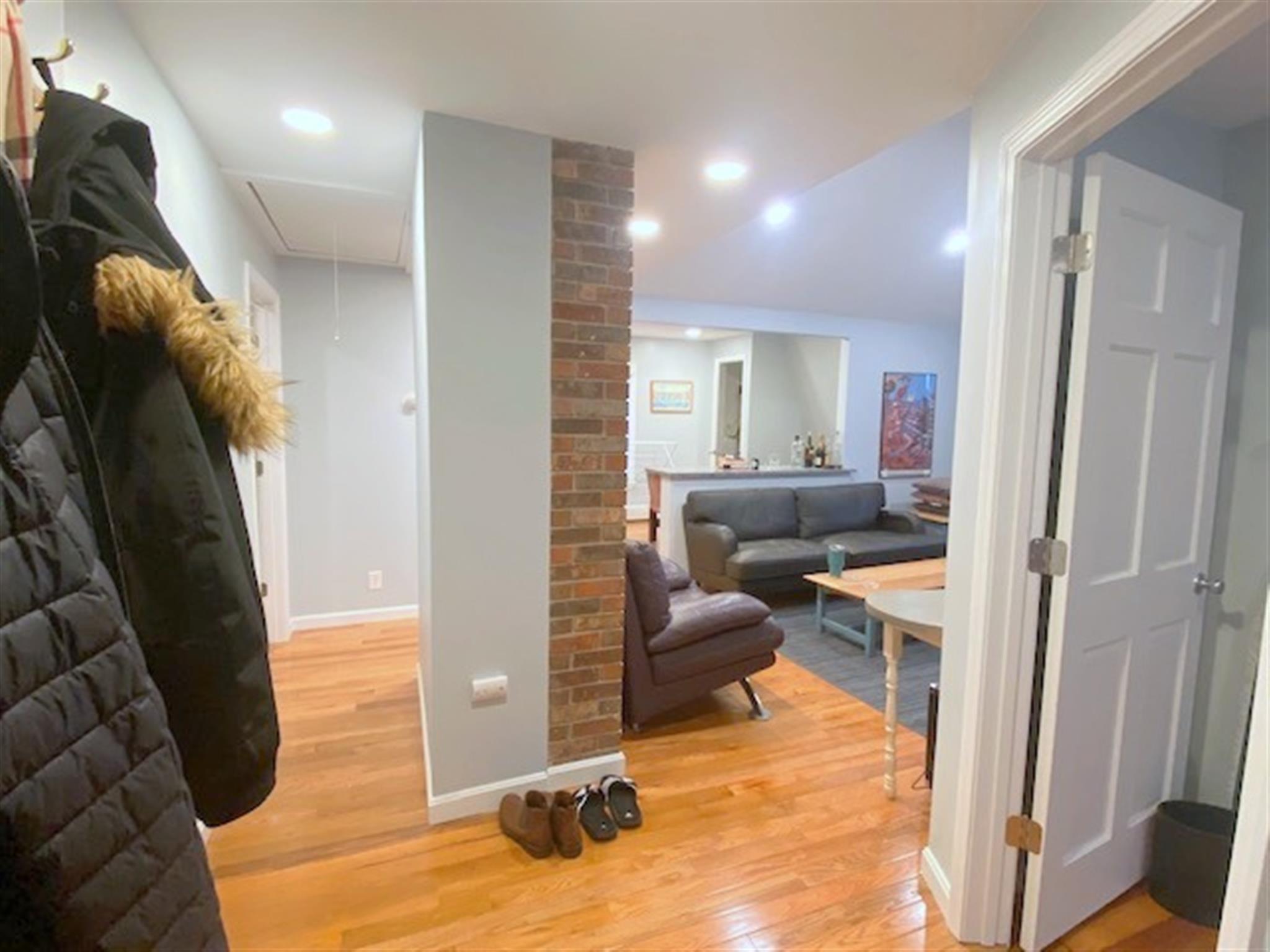 521 Main St, Medford