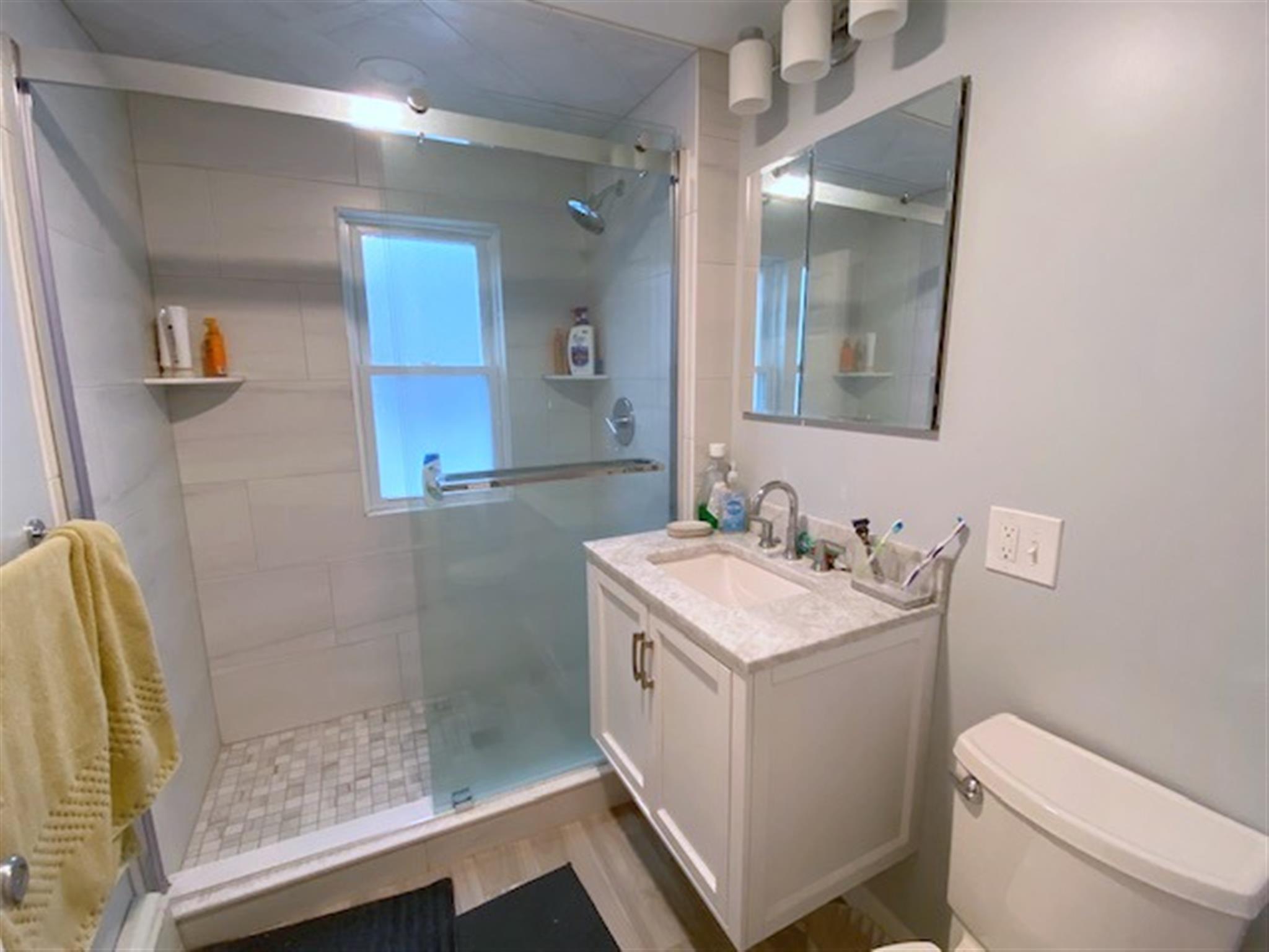 521 Main St, Medford