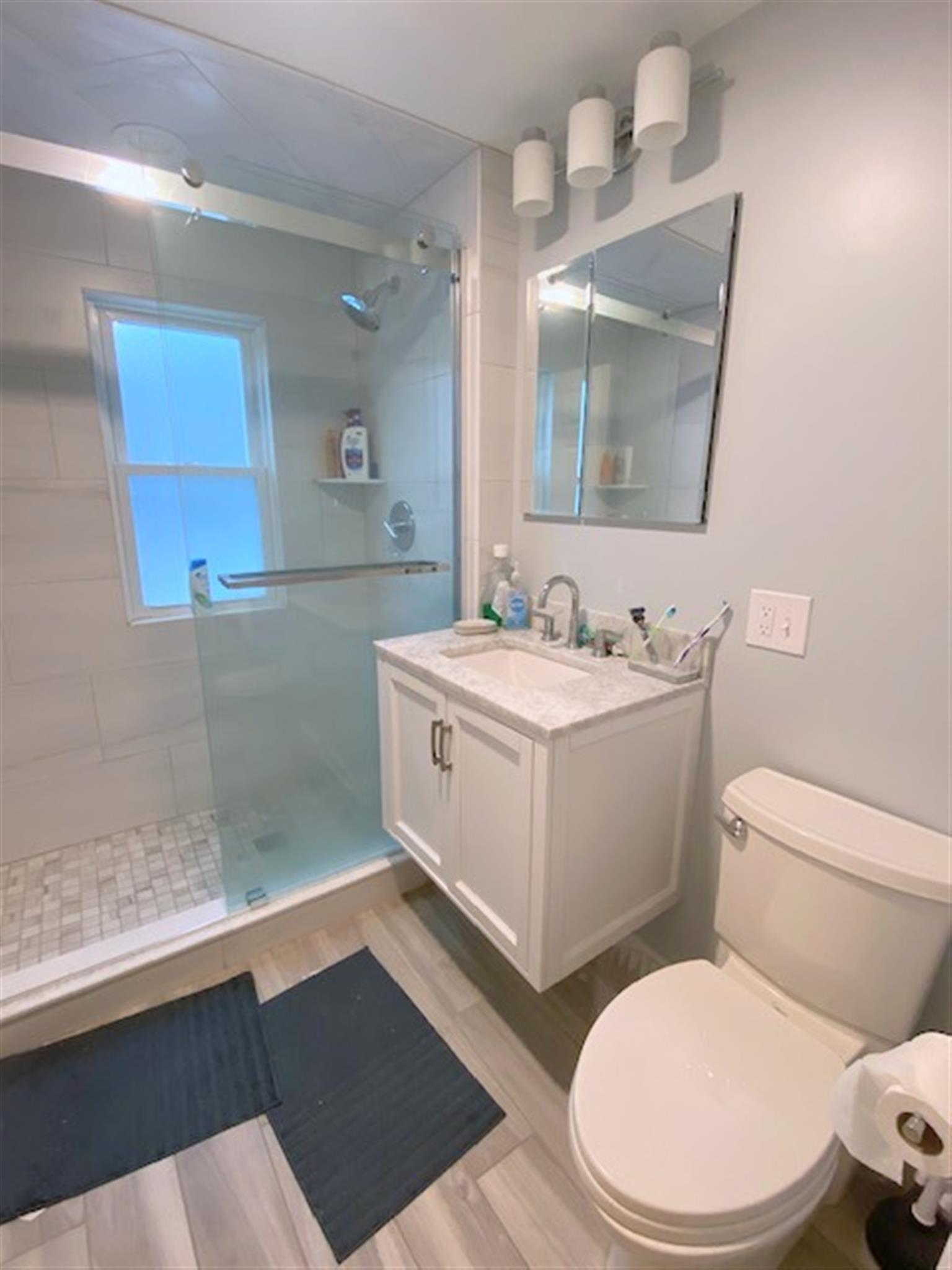 521 Main St, Medford