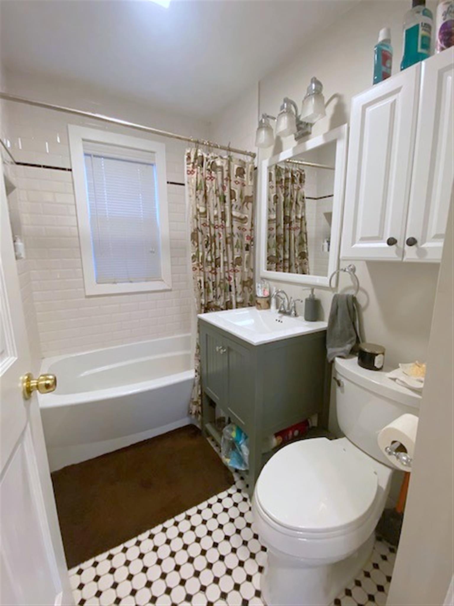 519 Main St, Medford