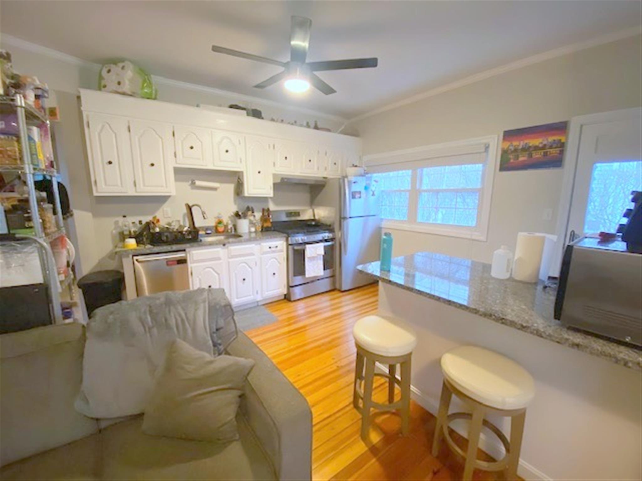 519 Main St, Medford