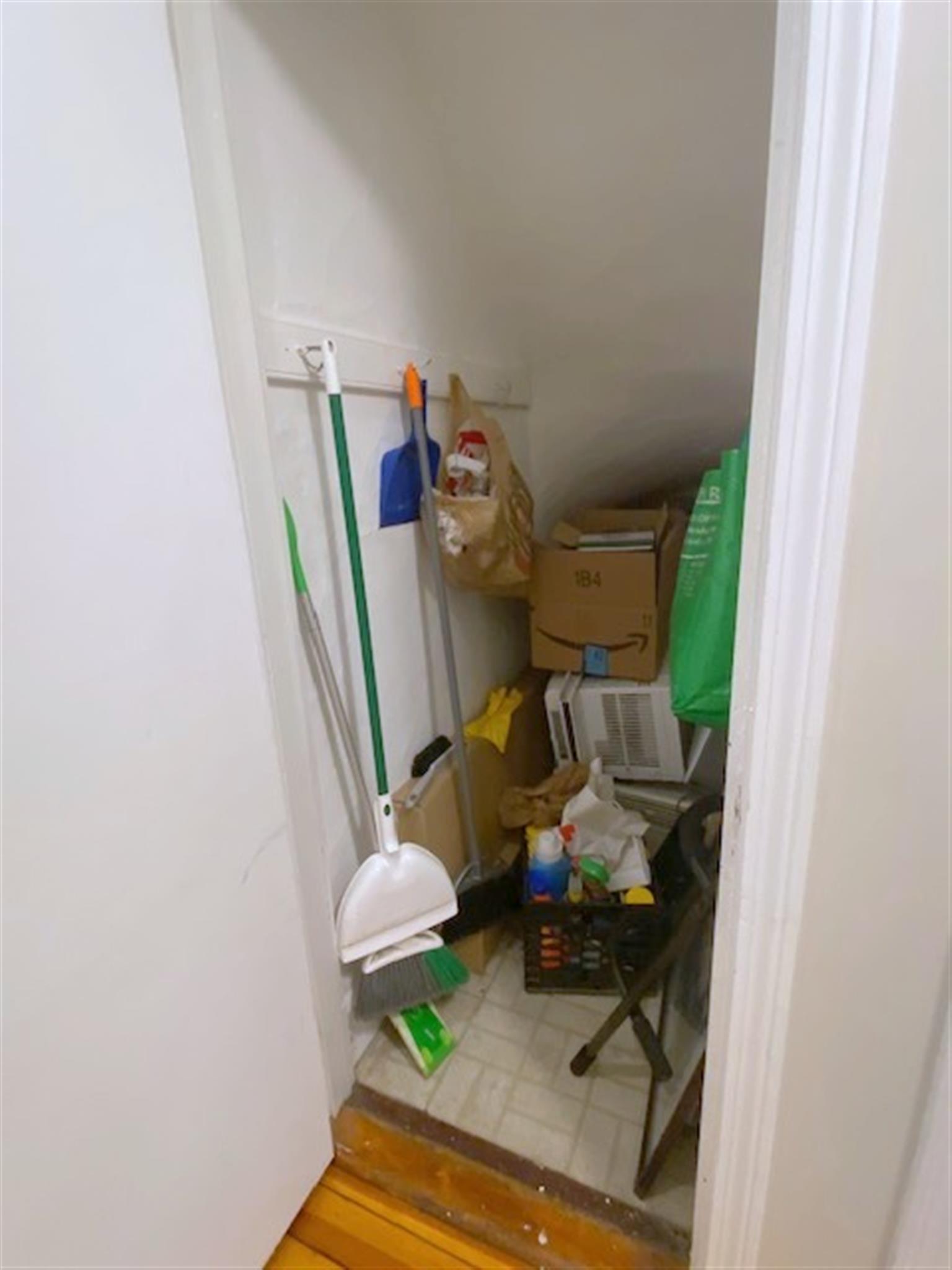 519 Main St, Medford