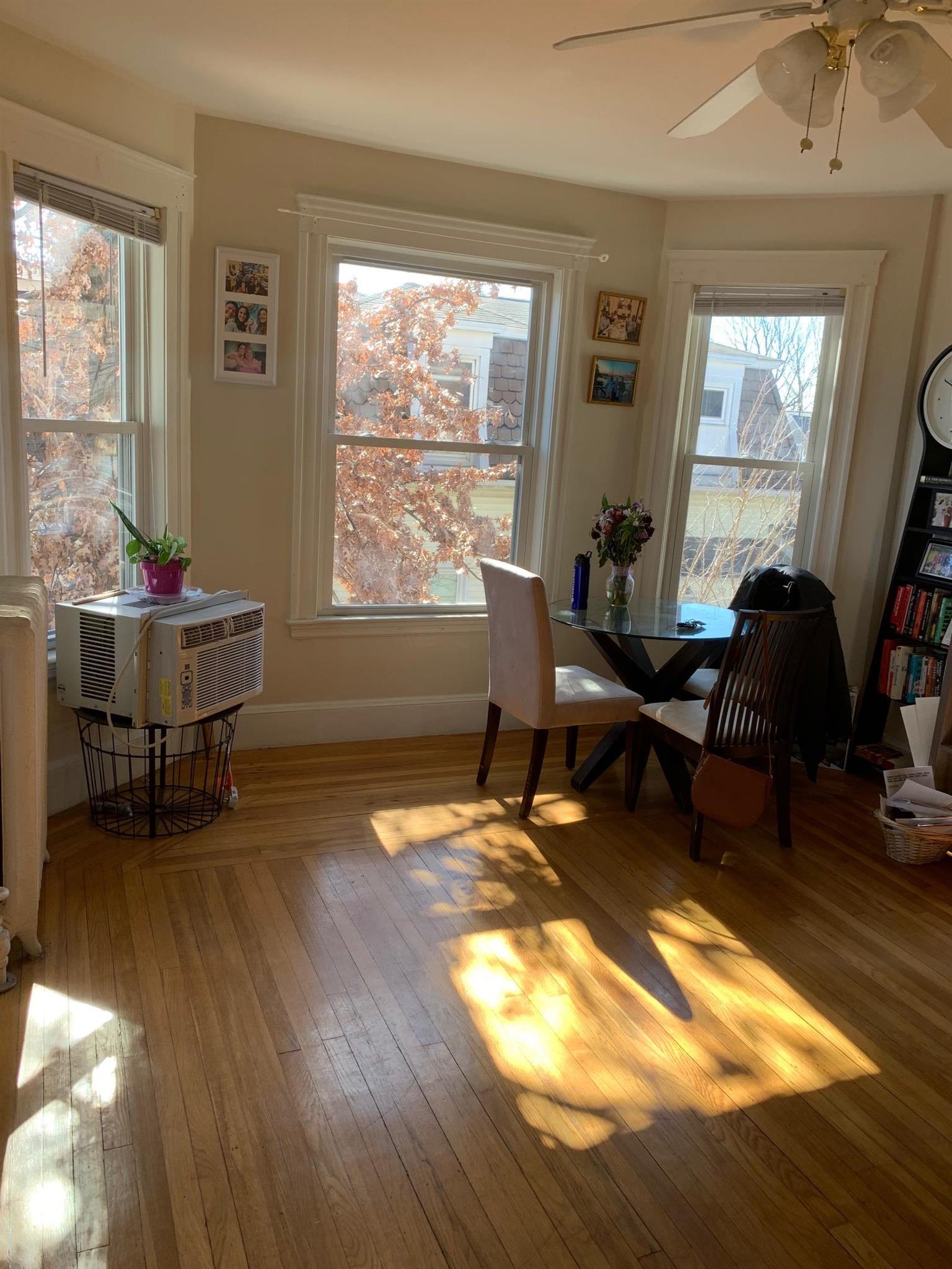 411 Main St, Medford