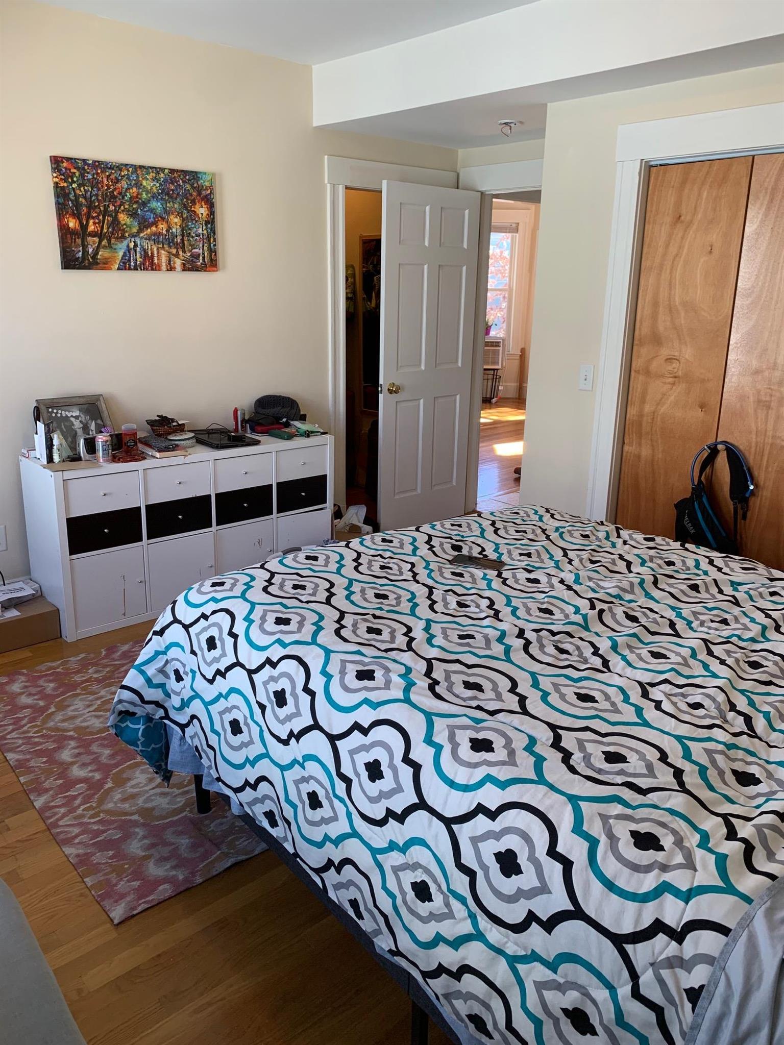 411 Main St, Medford