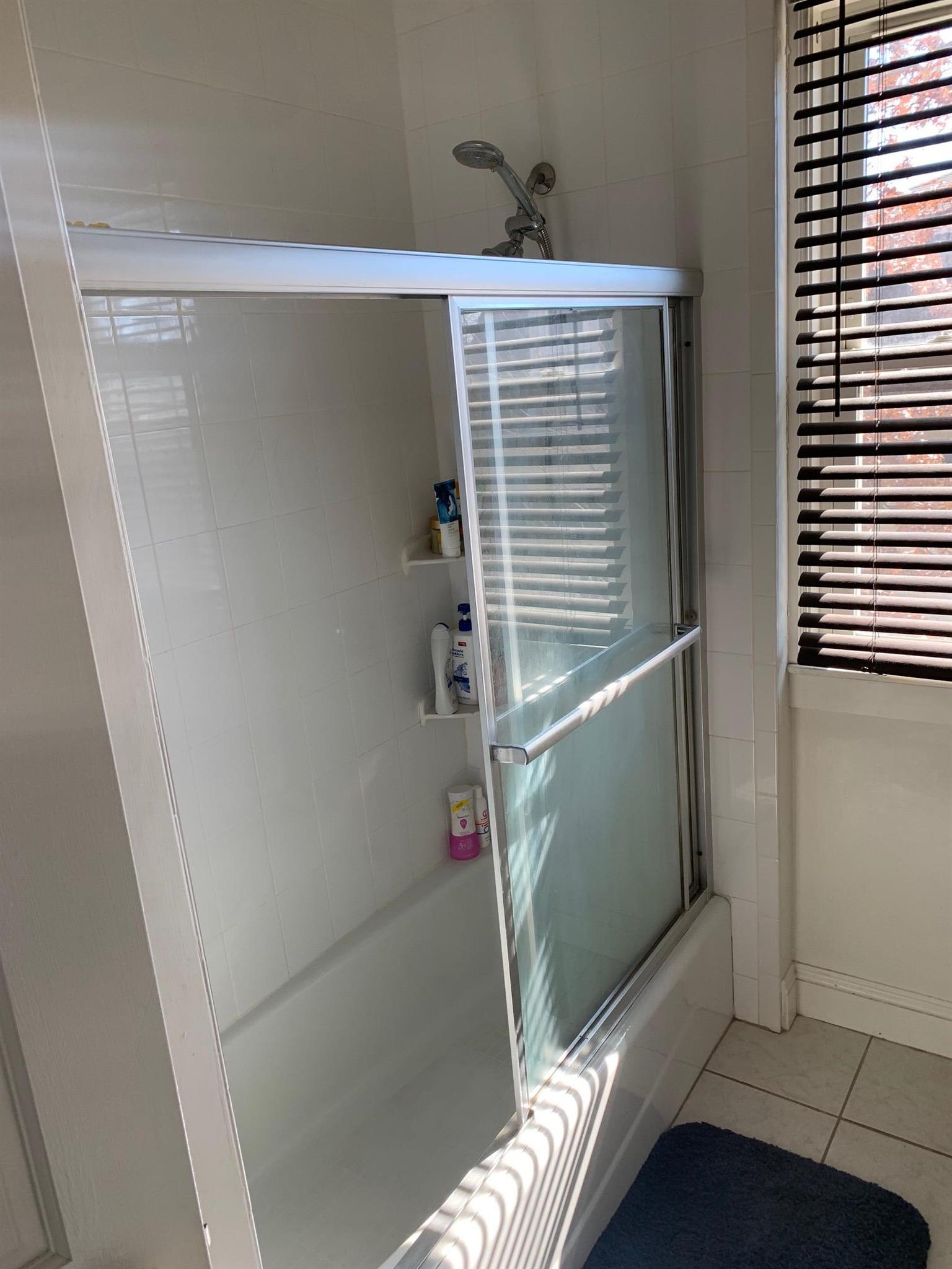 411 Main St, Medford