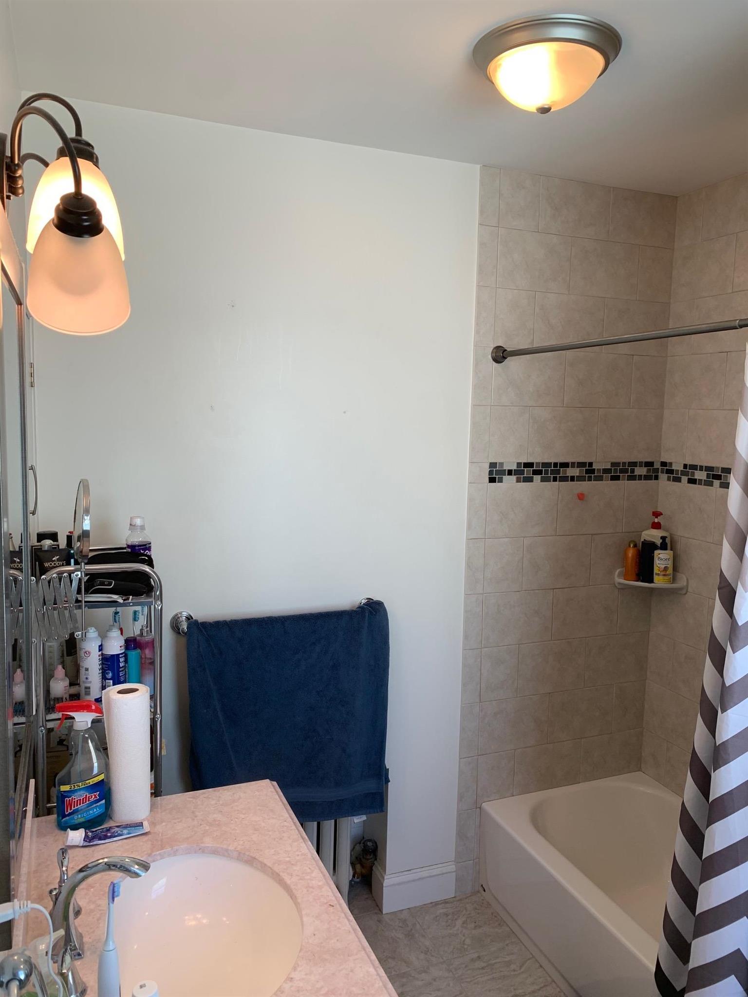 411 Main St, Medford