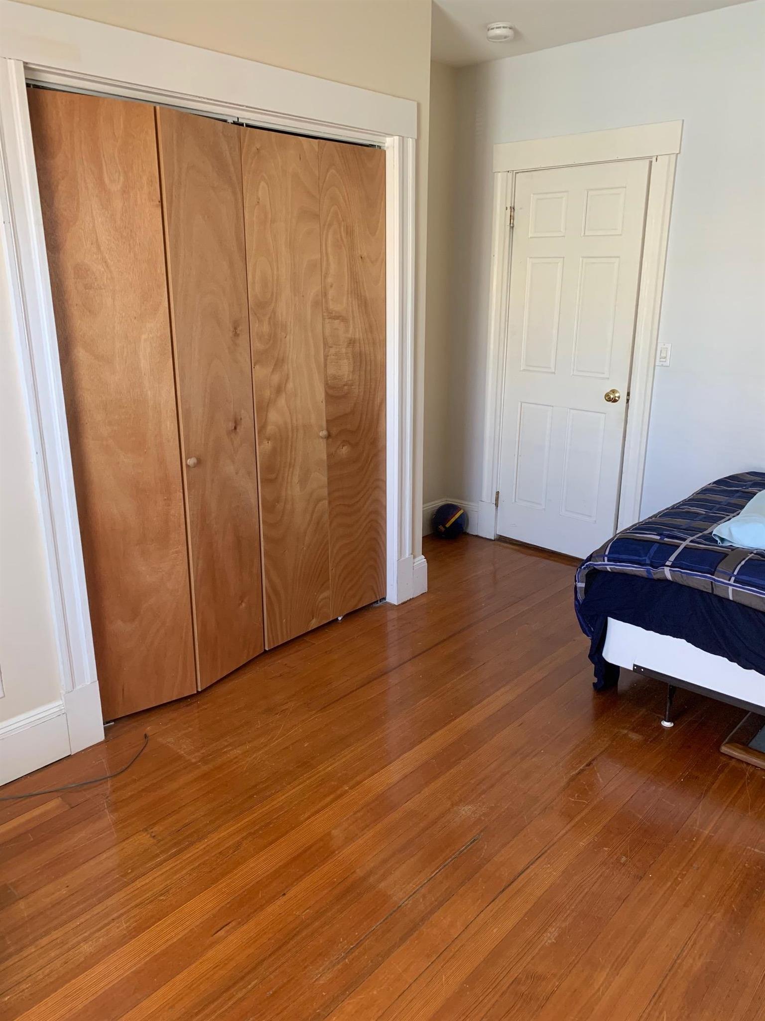 411 Main St, Medford