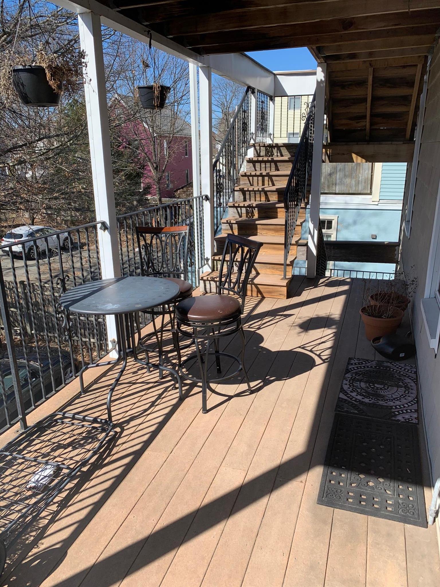 411 Main St, Medford