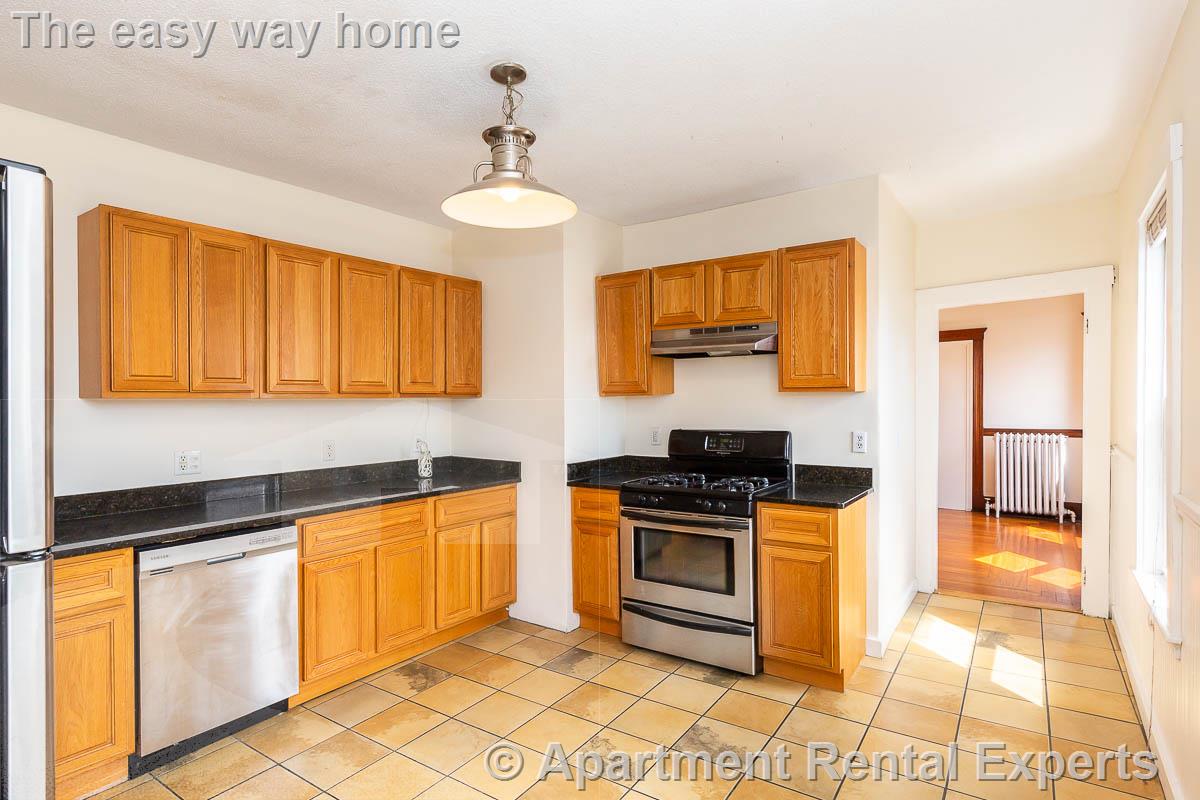 600 Broadway, Ball Square