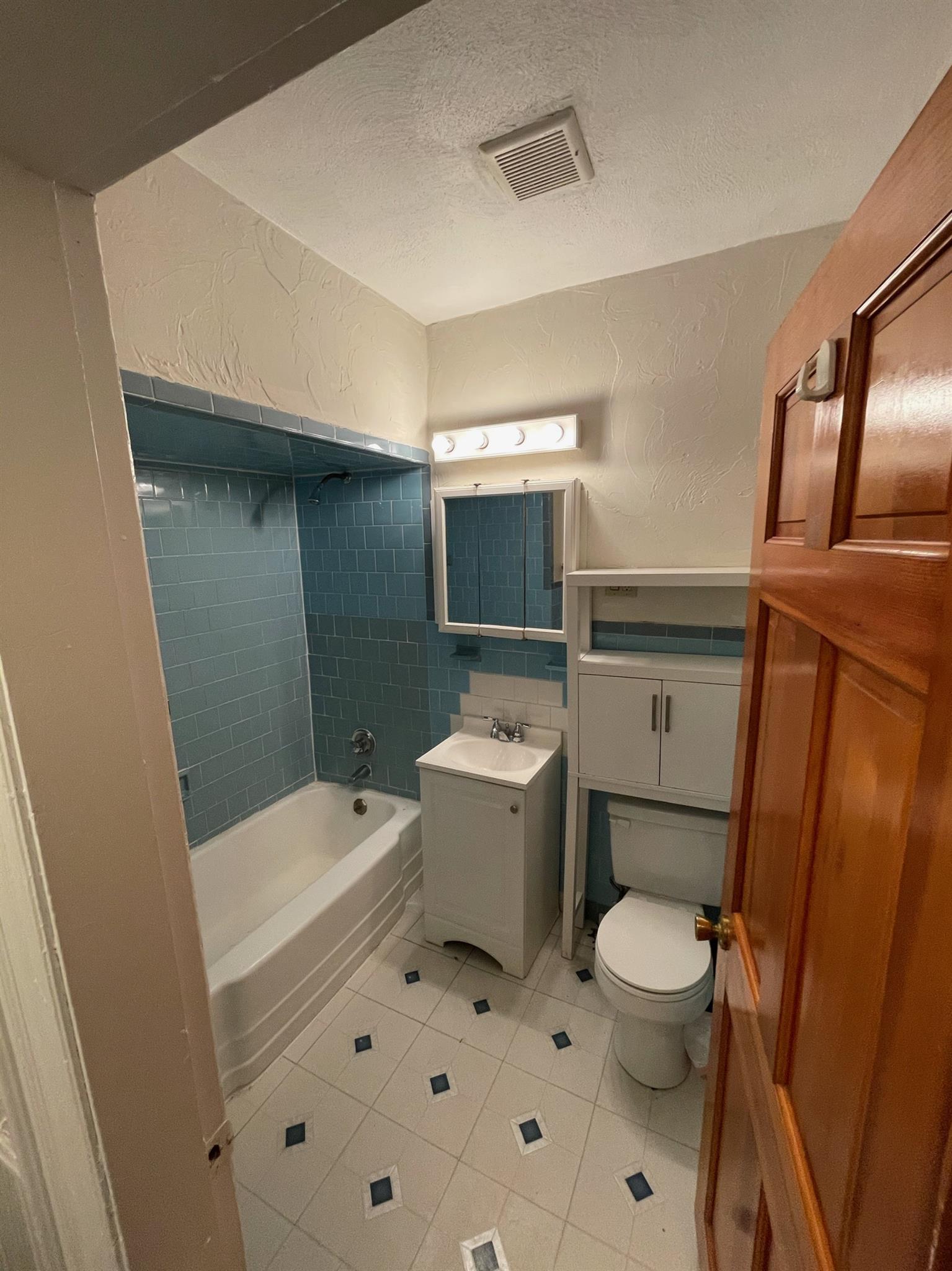 301 Boston Ave, Medford