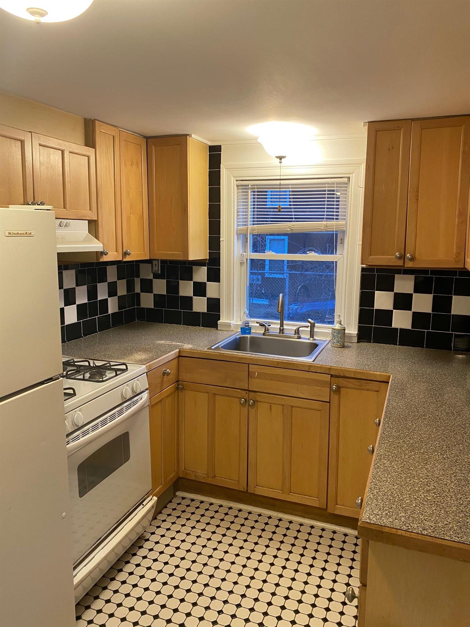 28 Linden Ave, Davis Square