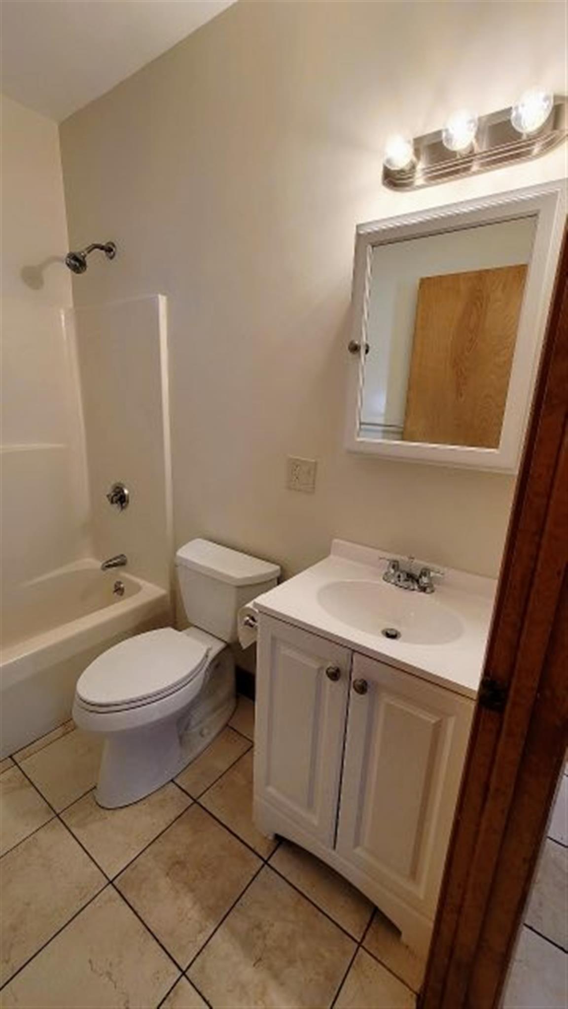 12 Fenwick St, Magoun Square