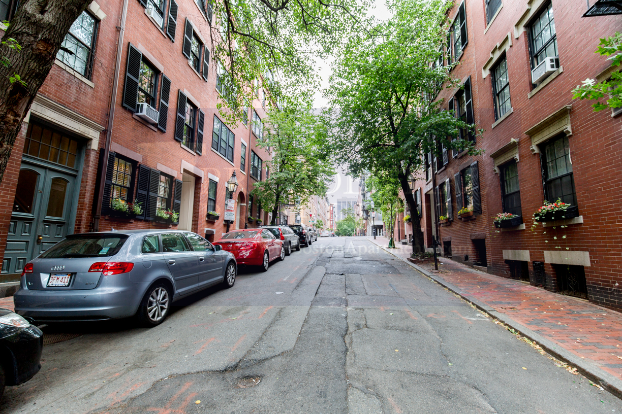 72 Revere St, Beacon Hill