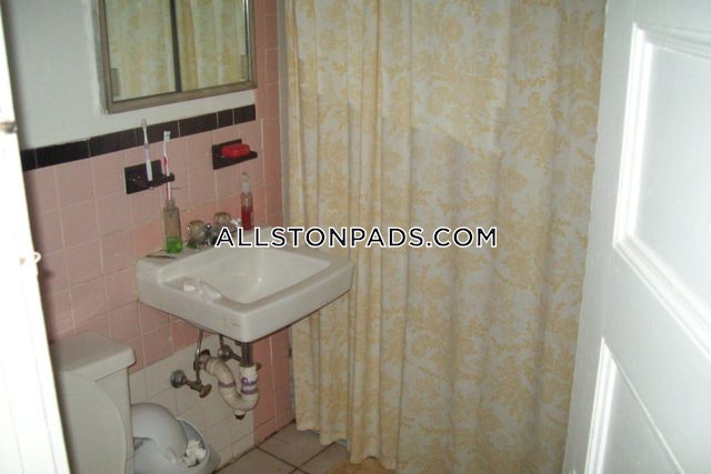 235.5 Harvard Ave, Allston