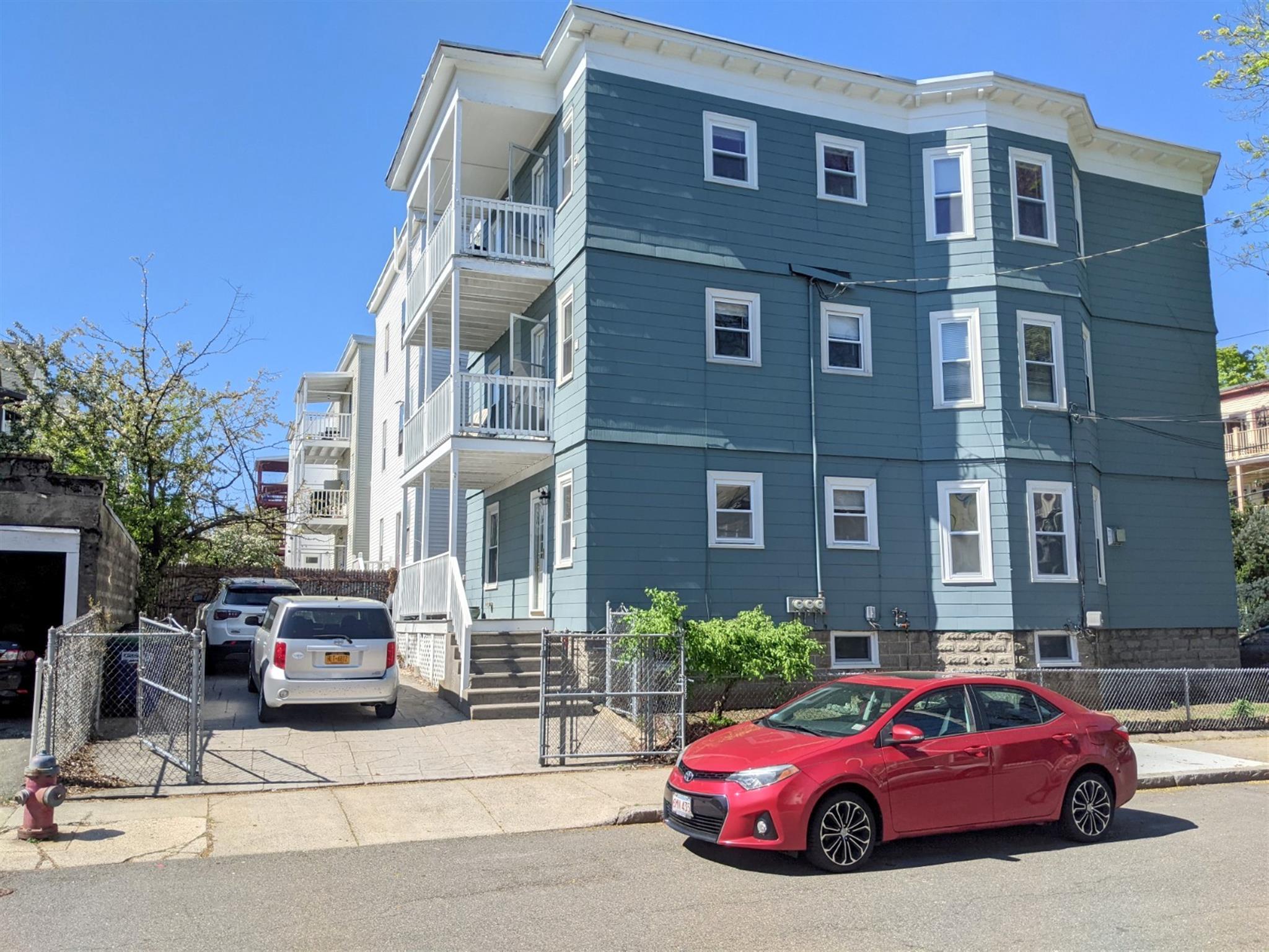 41 Belknap St, Teele Square