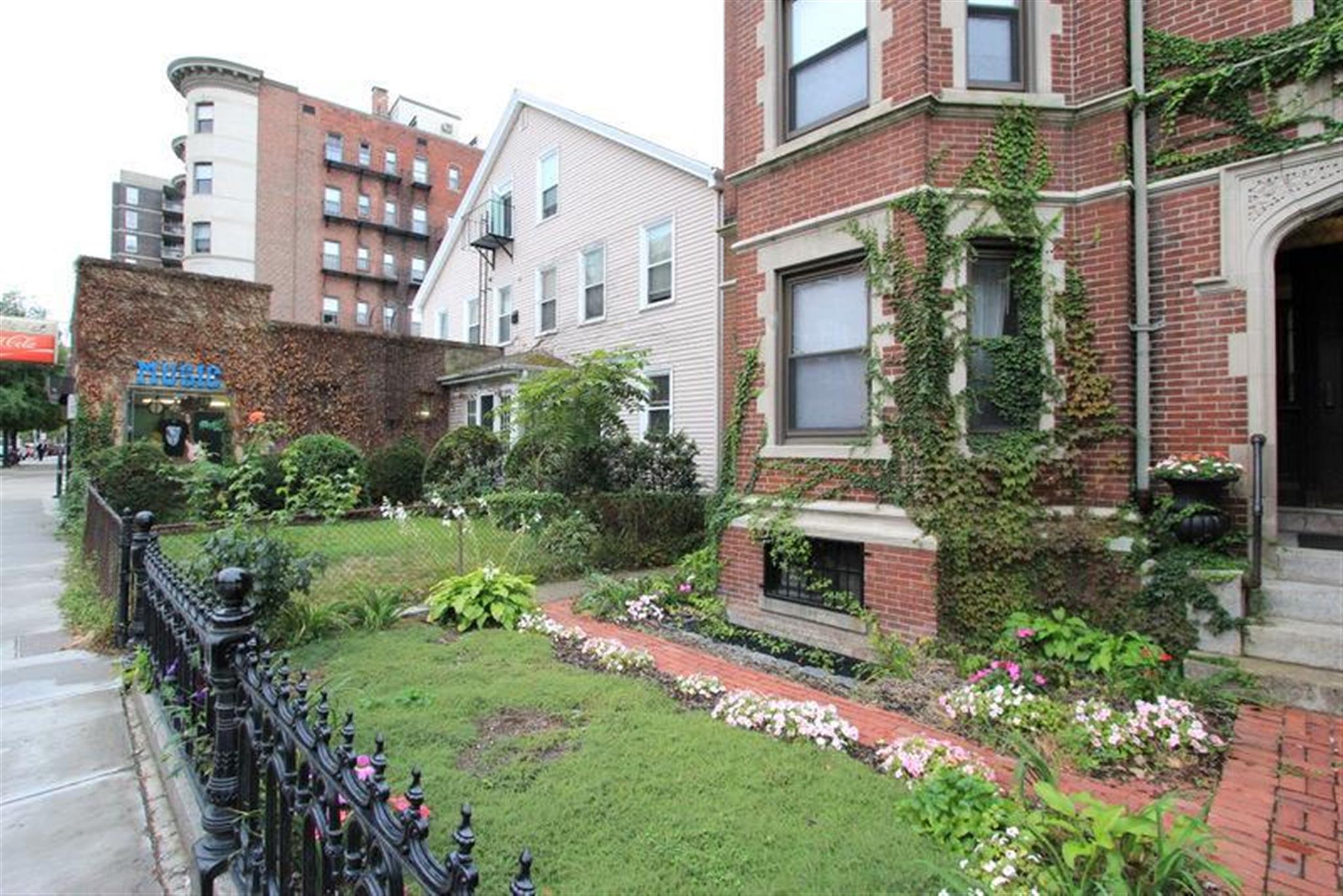 900 Massachusetts Ave, Central Square