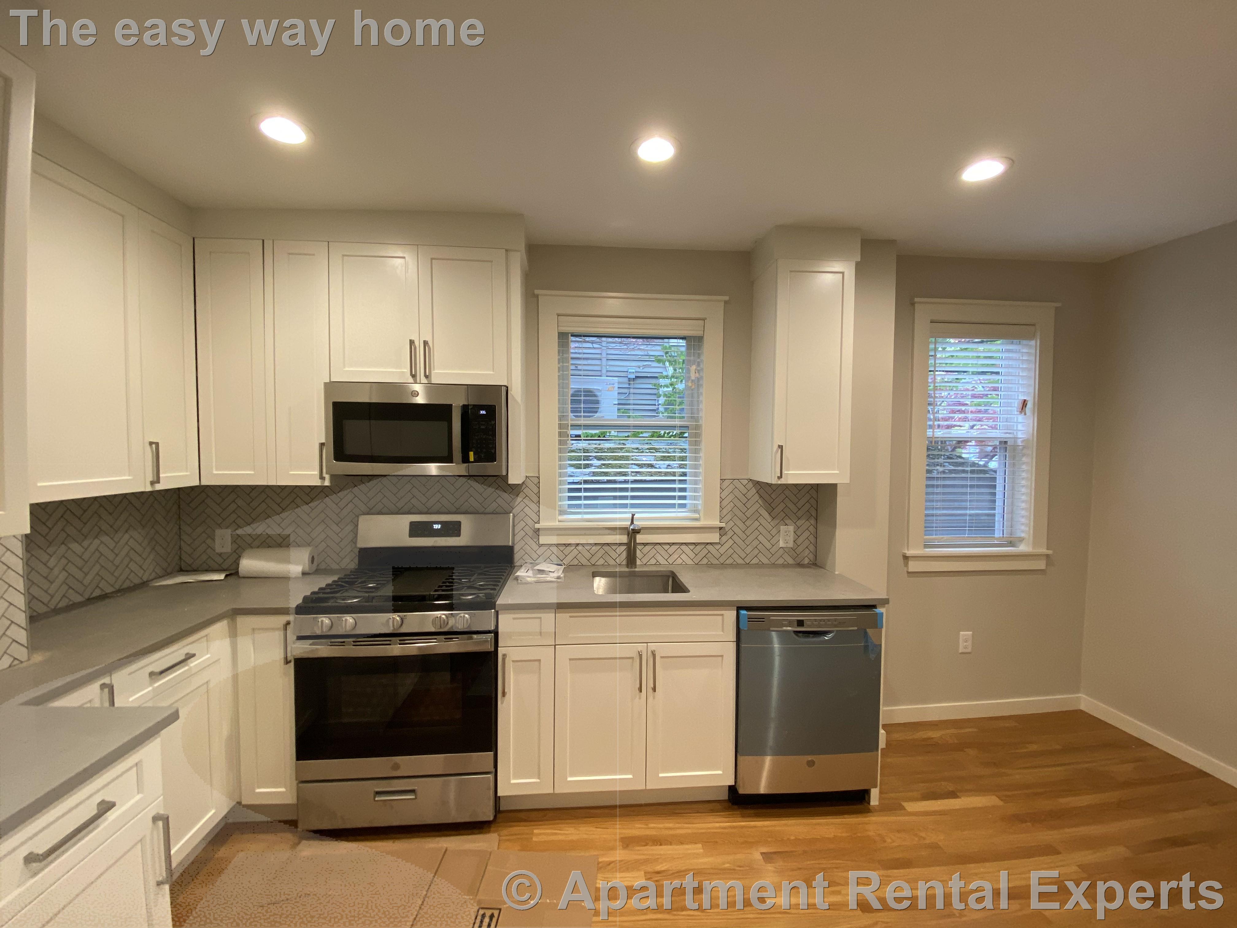 568 Green, Central Square