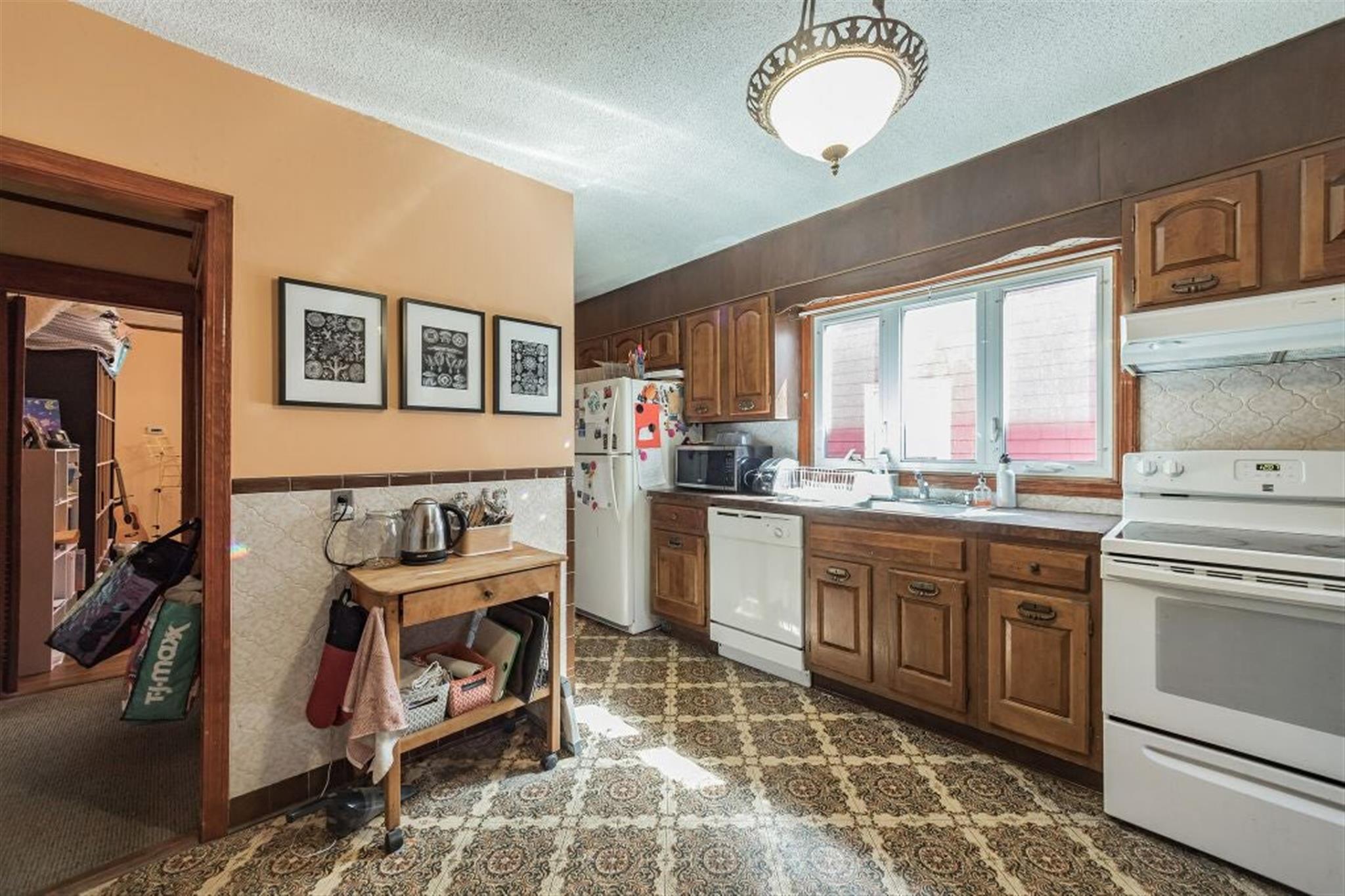 53 Sargent Ave, Gilman Square