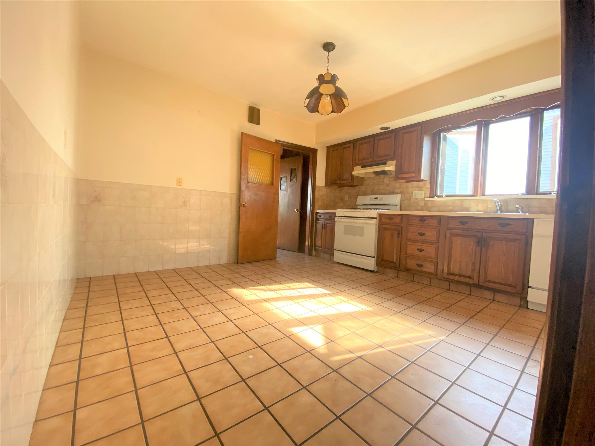 15 Clayton Ave, Medford