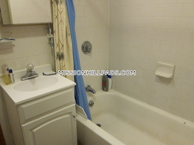 192 Hillside St, Mission Hill