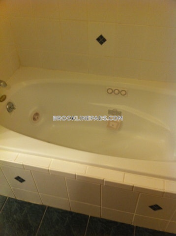 90 Browne St, North Brookline