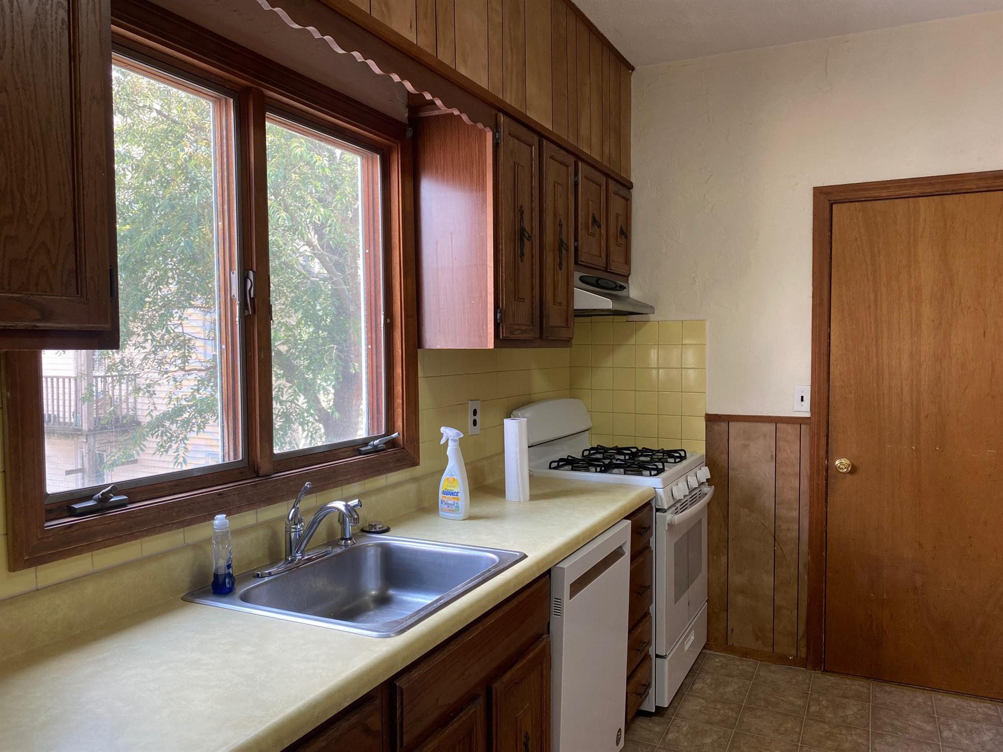 96 Capen St, Medford