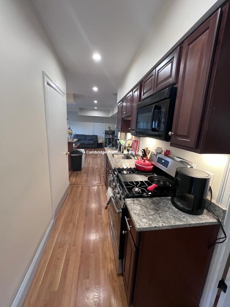 28 Cherry St, Spring Hill