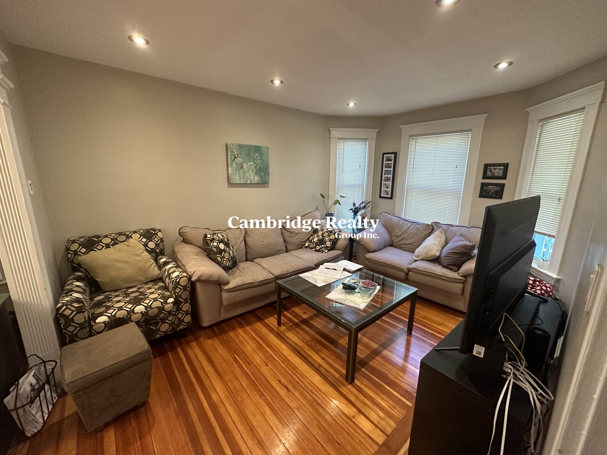 10 Hall St, Davis Square