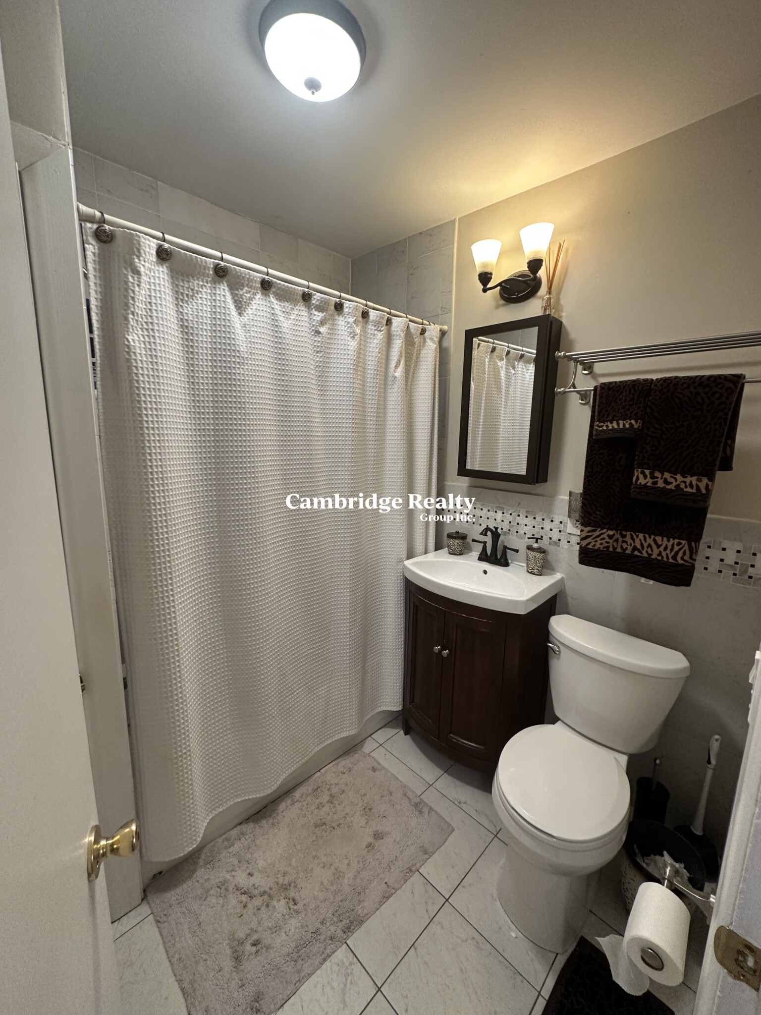 10 Hall St, Davis Square