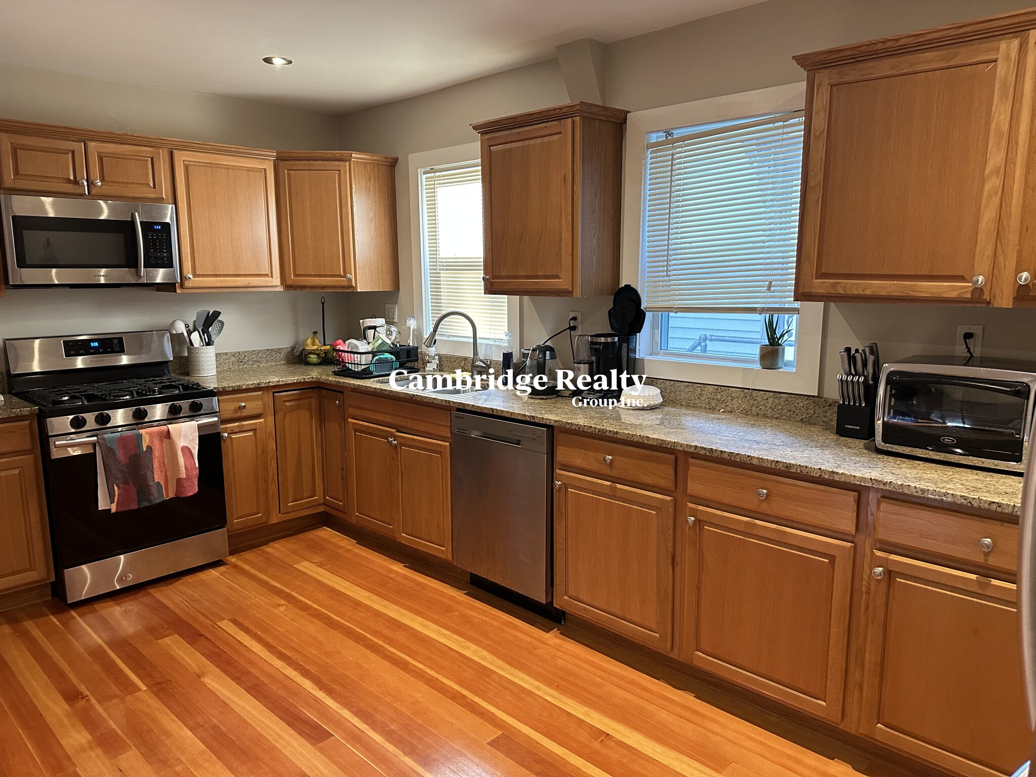 10 Hall St, Davis Square