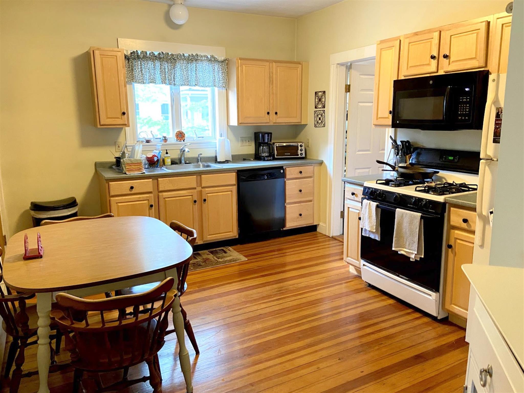 41 Bay State Ave, Davis Square