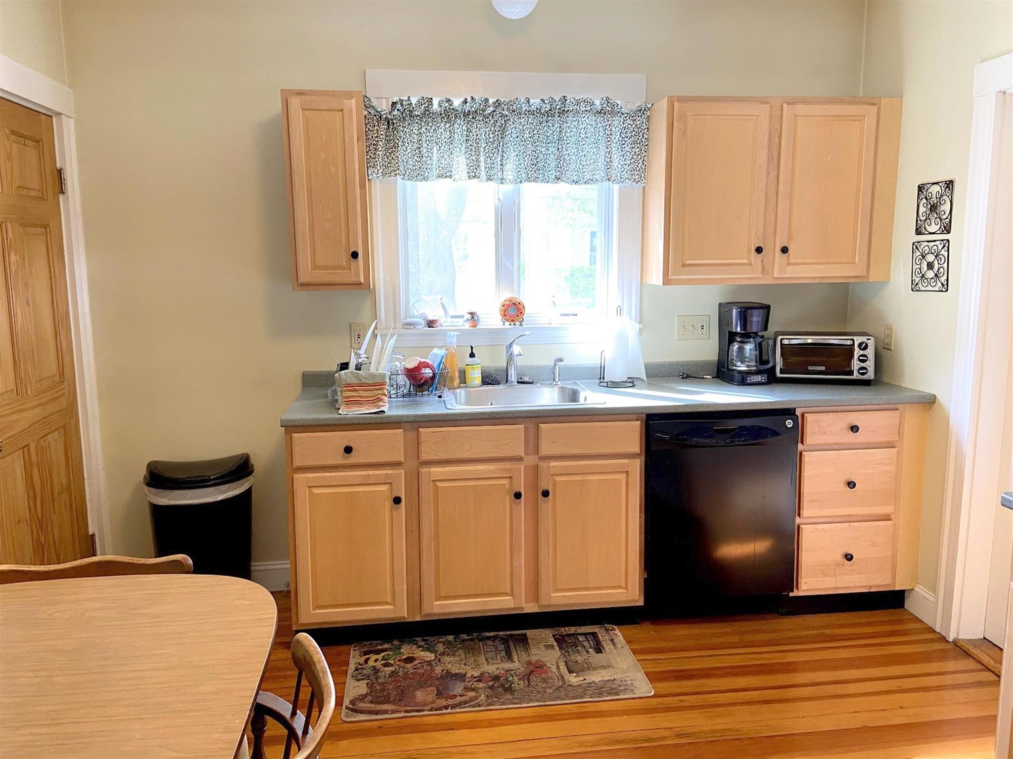 41 Bay State Ave, Davis Square