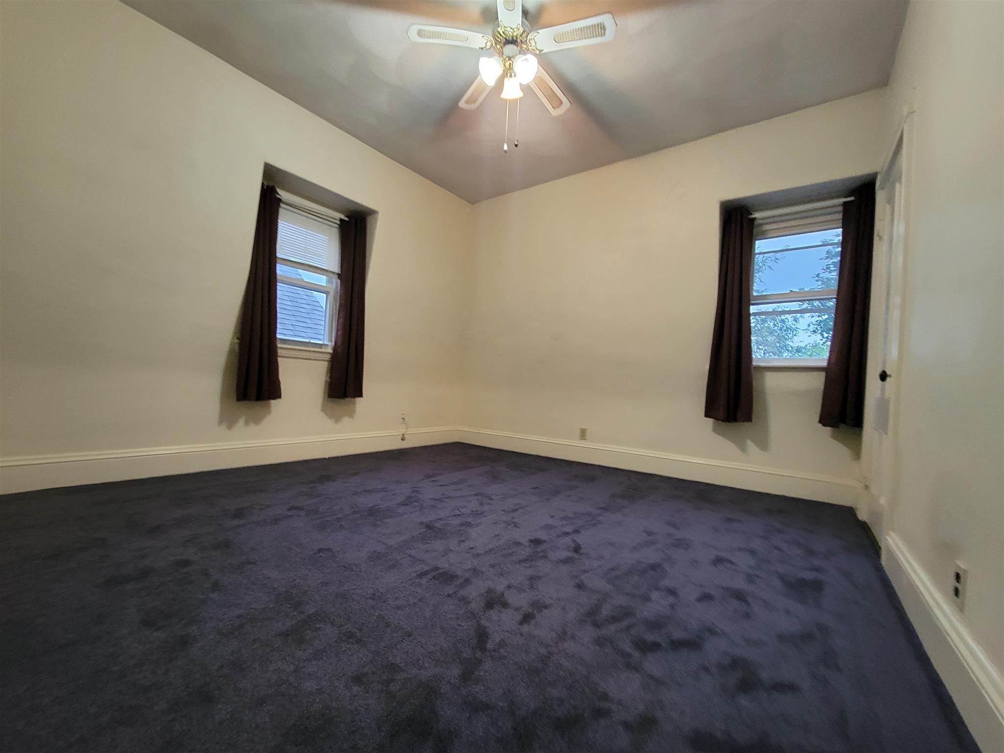 28 Monmouth St, Spring Hill