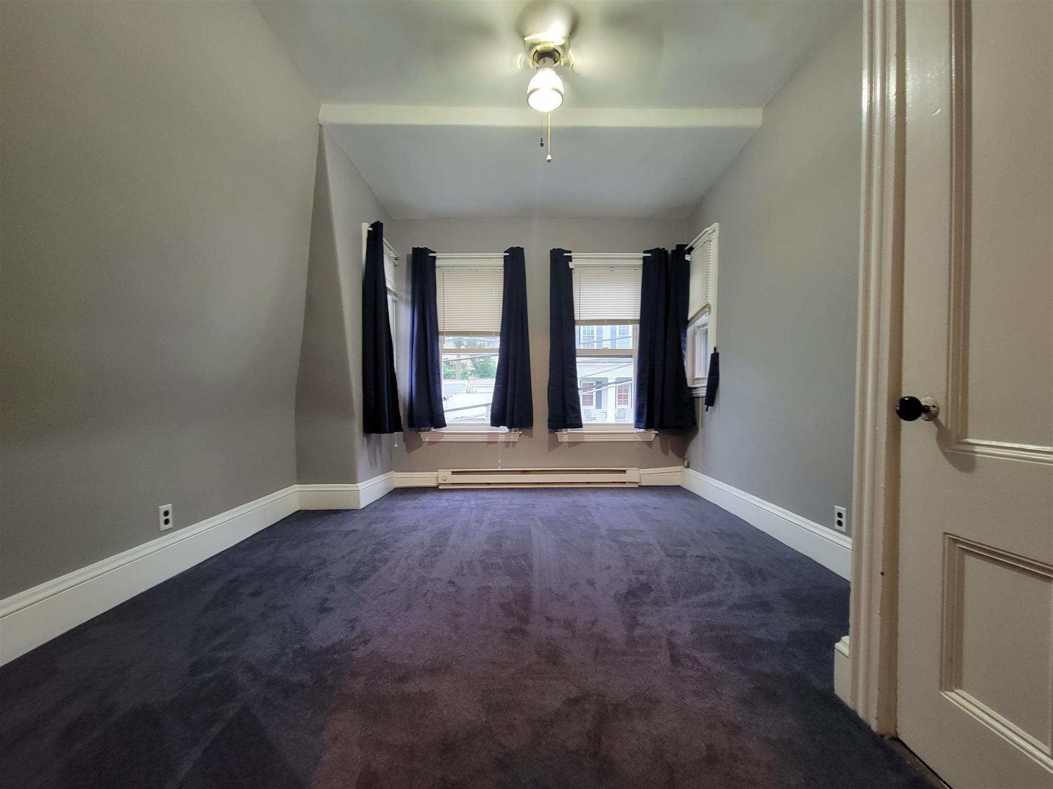 28 Monmouth St, Spring Hill