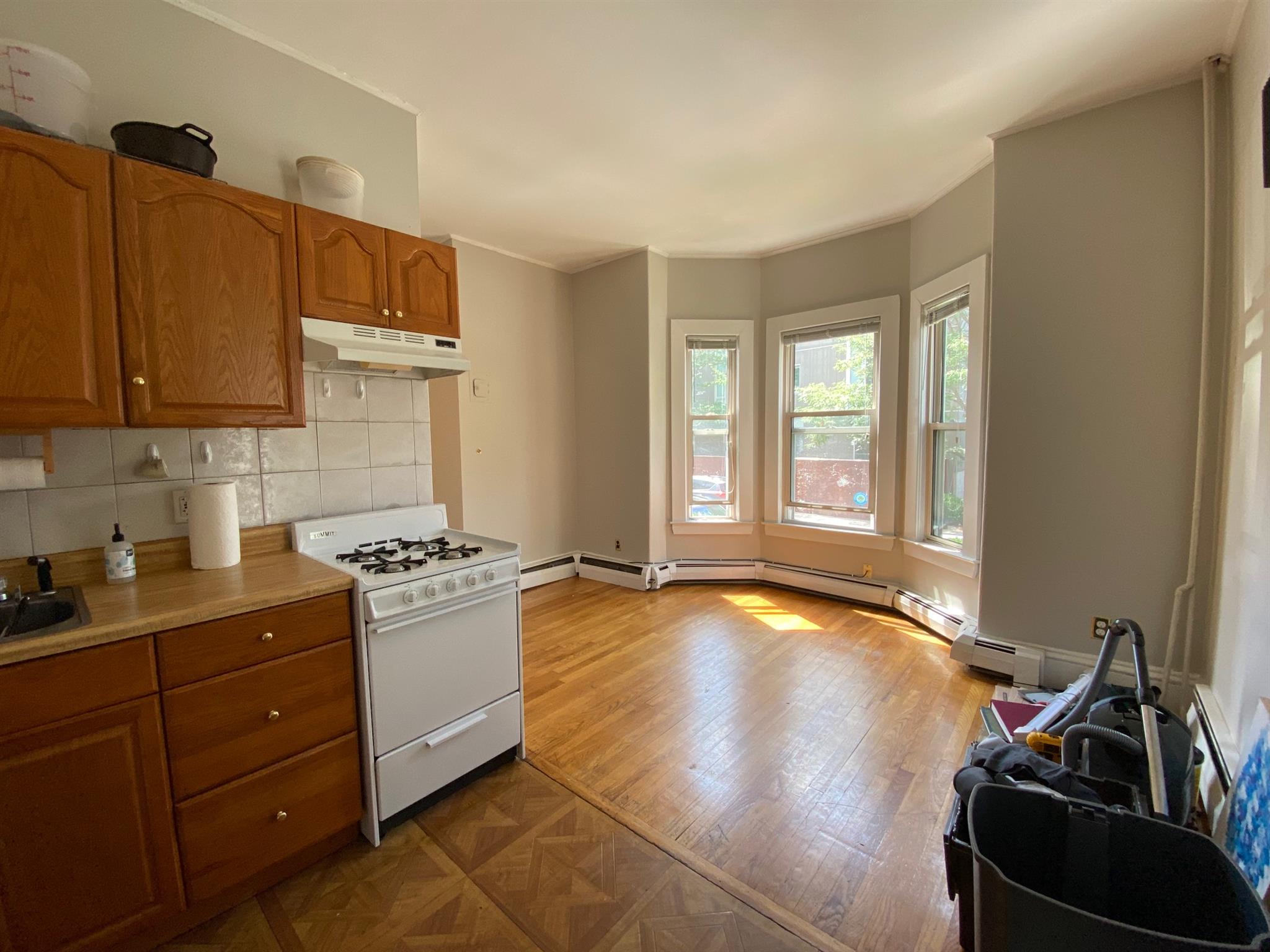 220 Banks St, Harvard Square