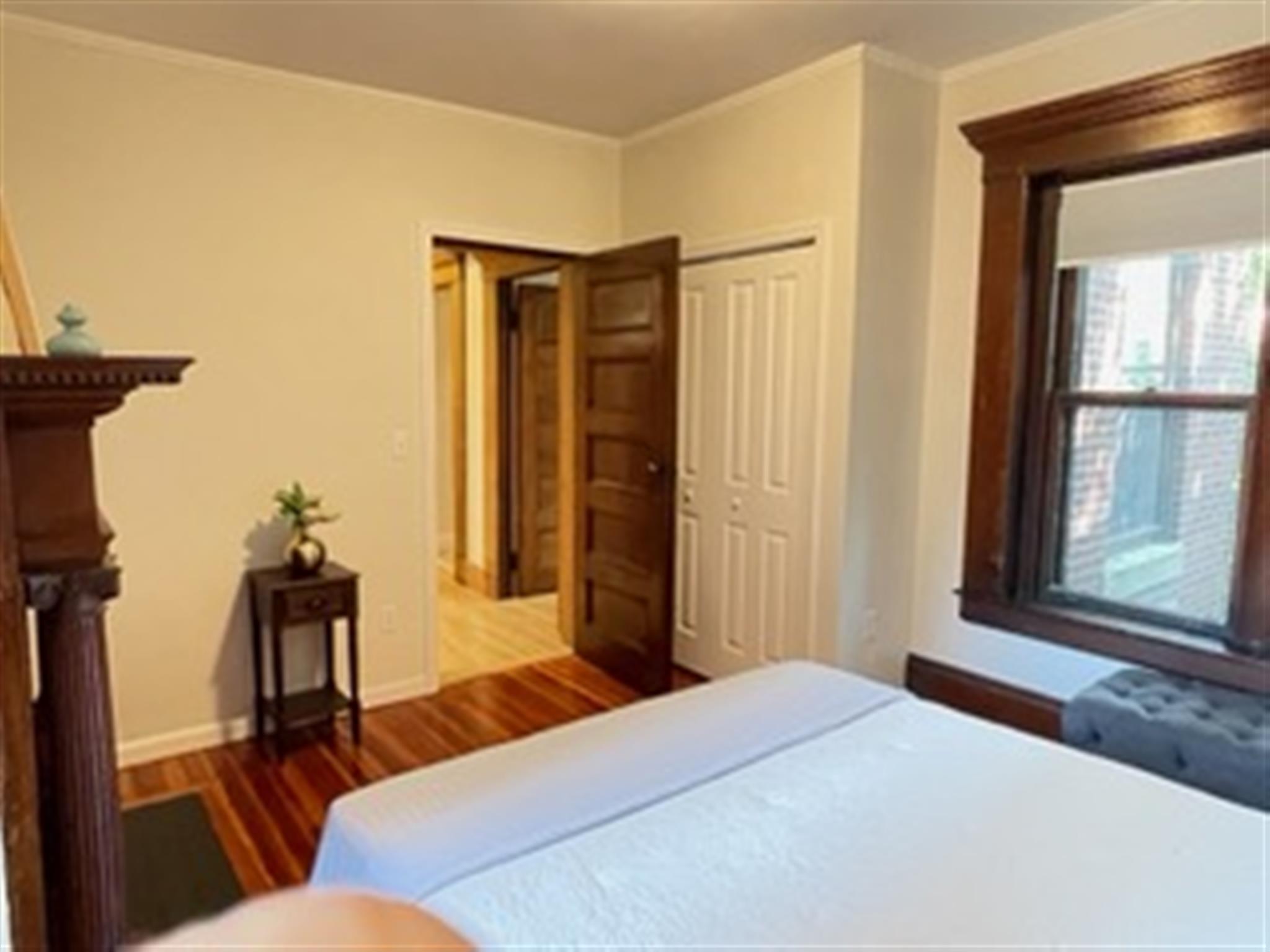 1137 Massachusetts Ave, Harvard Square