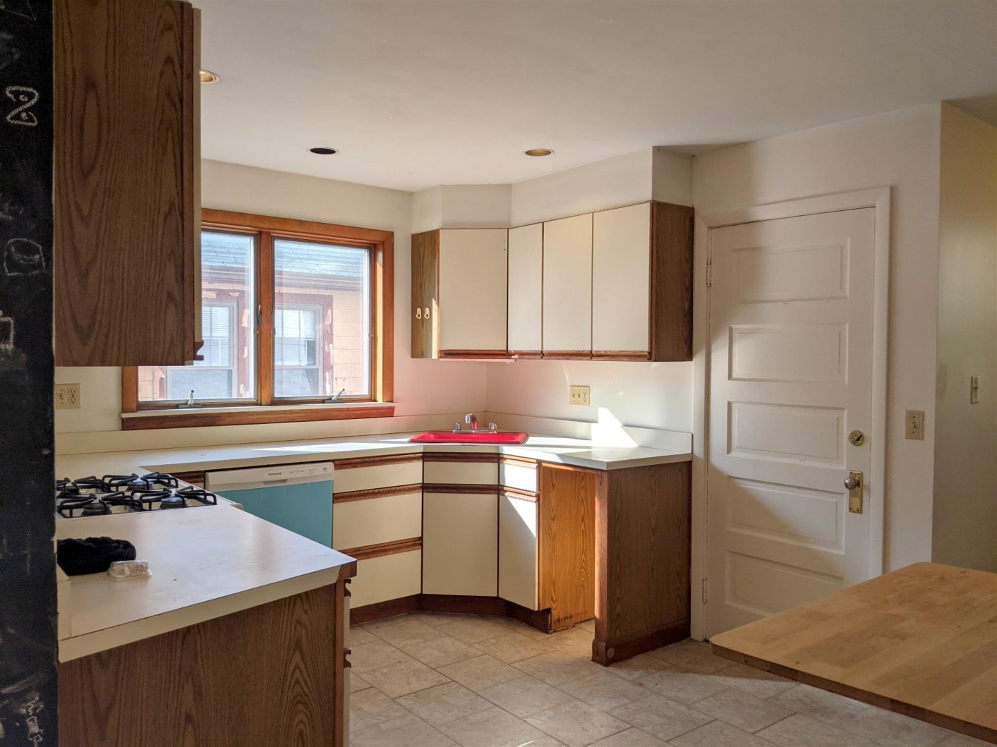 9 Cleveland St, Porter Square