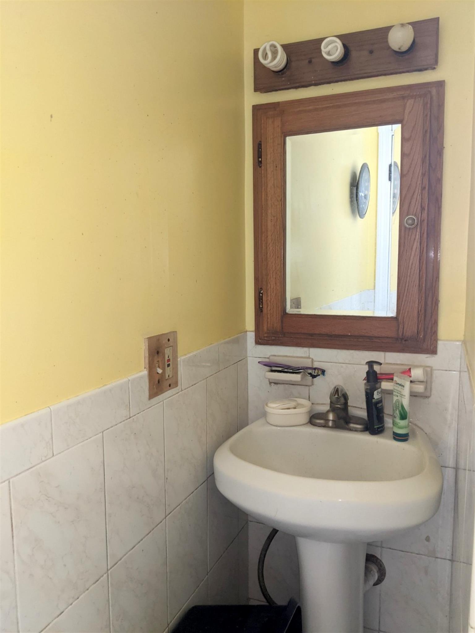 61 Newbern Ave, Medford