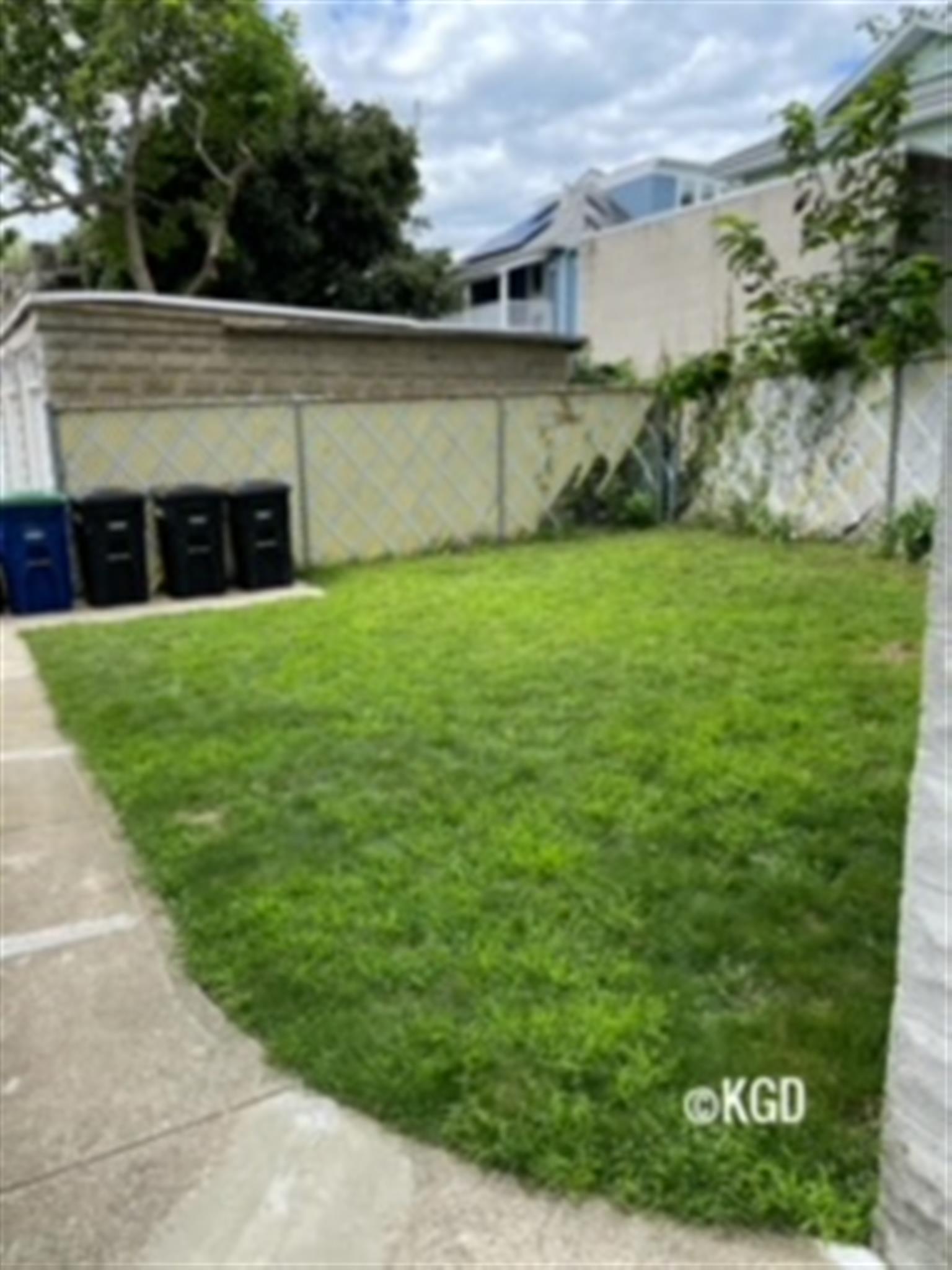 25 Conwell Ave, Davis Square