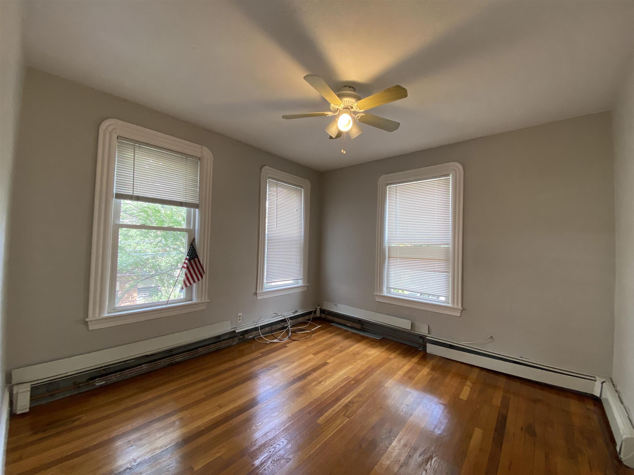 586 Green, Central Square