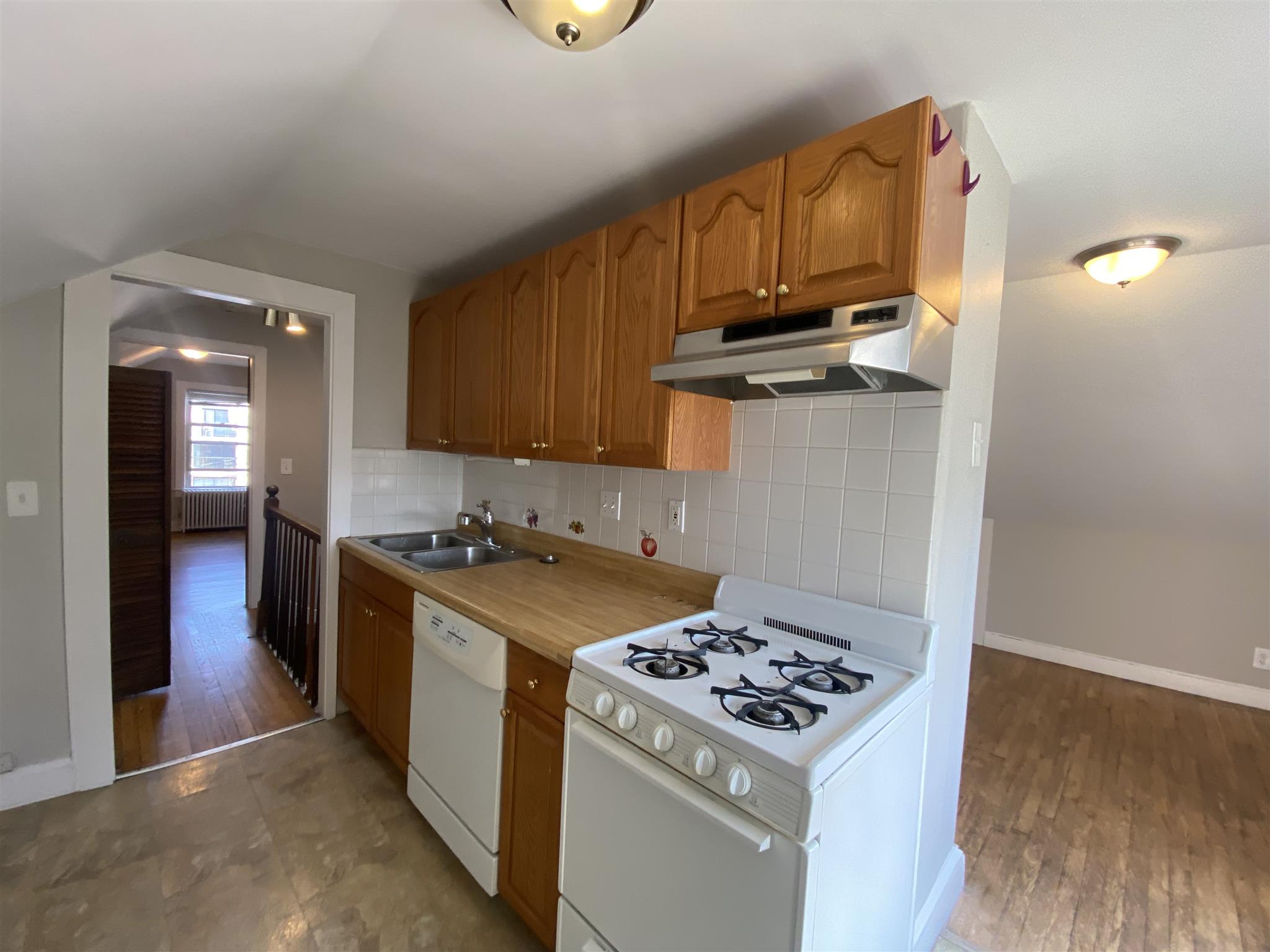 216 Banks St, Central Square