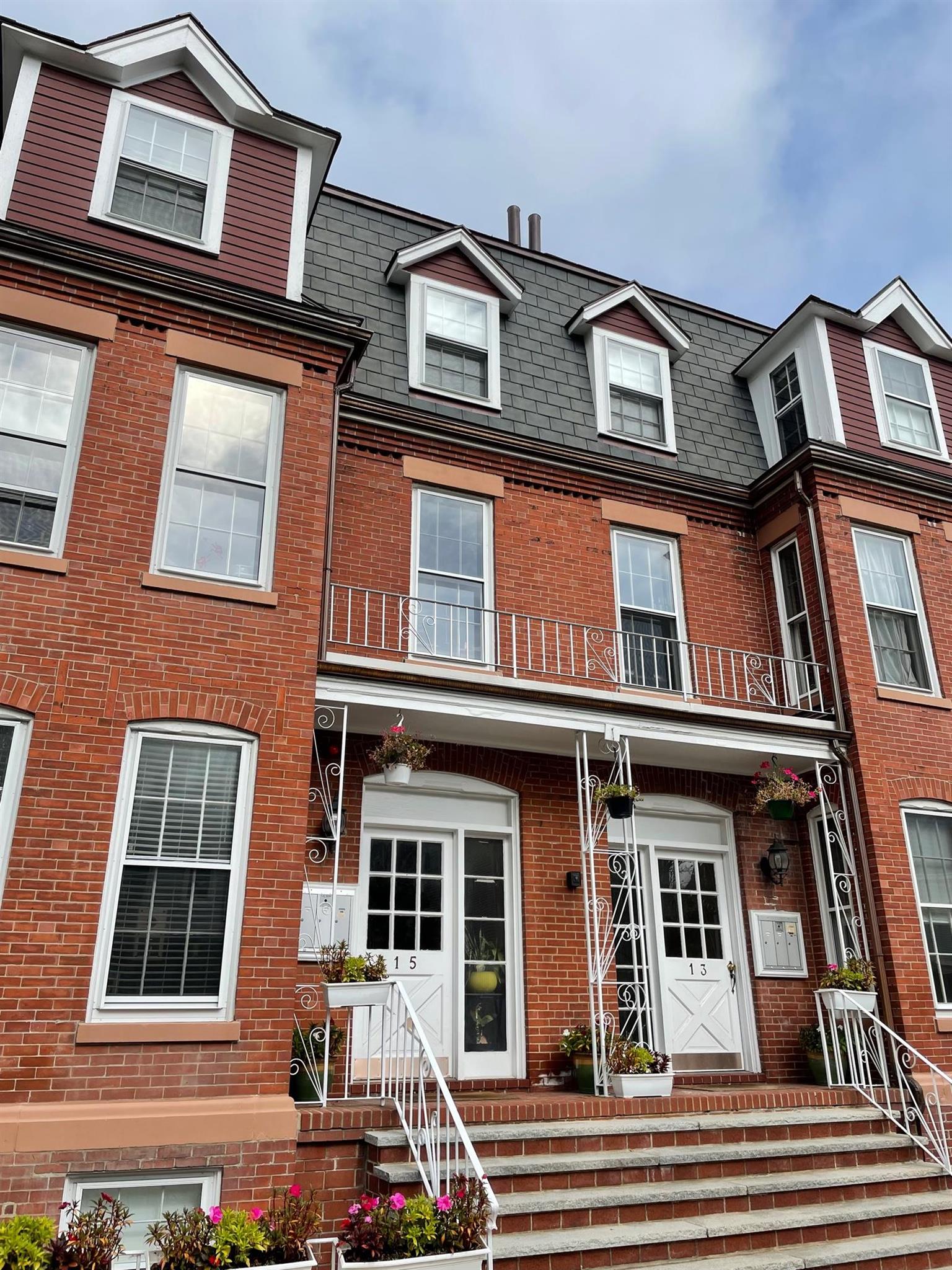 13 Highland Ave, Prospect Hill